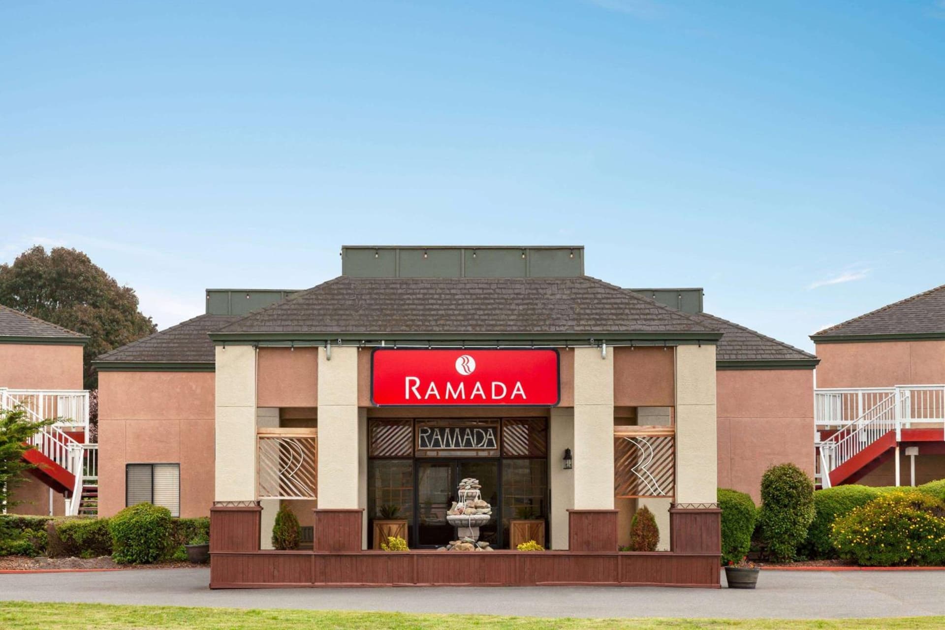 Ramada by Wyndham Arcata interior in Arcata, CA — gallery photo 2
