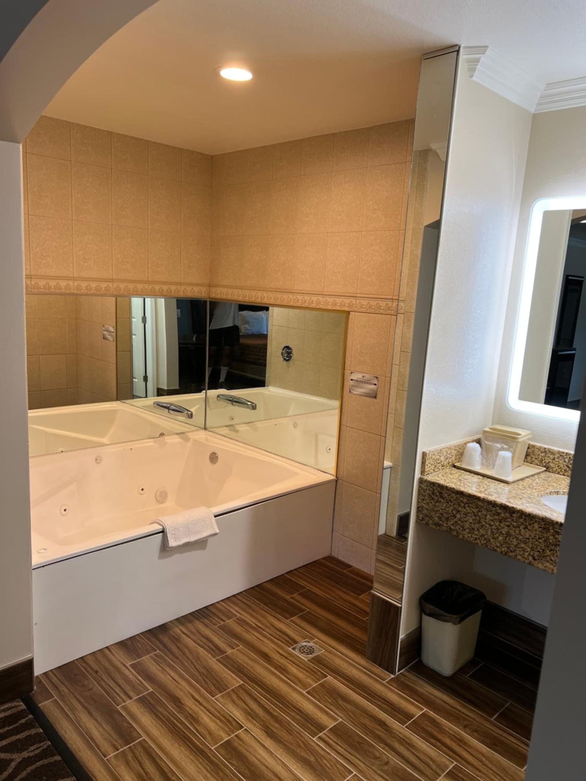 Walnut Inn & Suites West Covina gallery photo in West Covina, CA — image 13