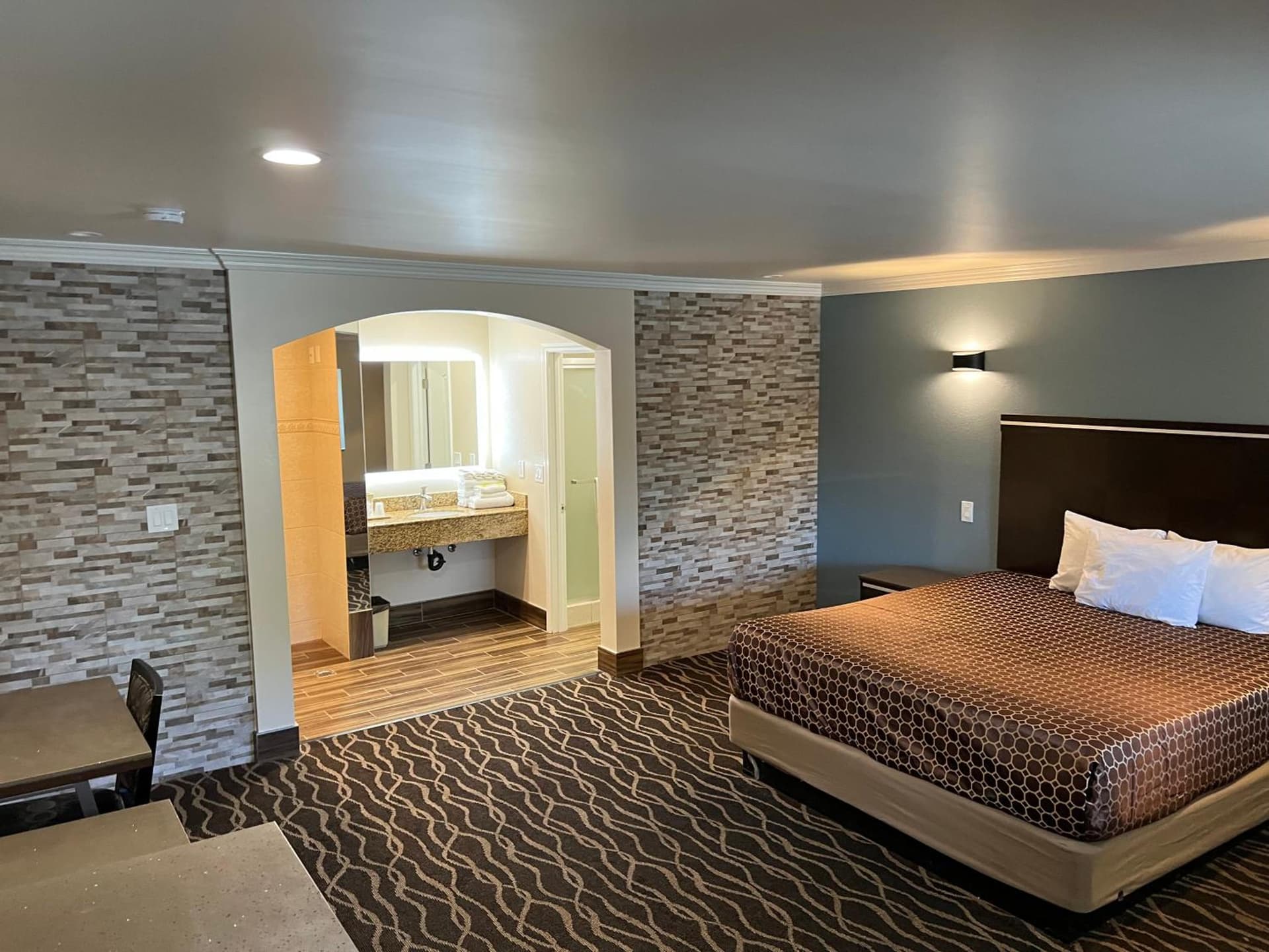 Walnut Inn & Suites West Covina gallery photo in West Covina, CA — image 14