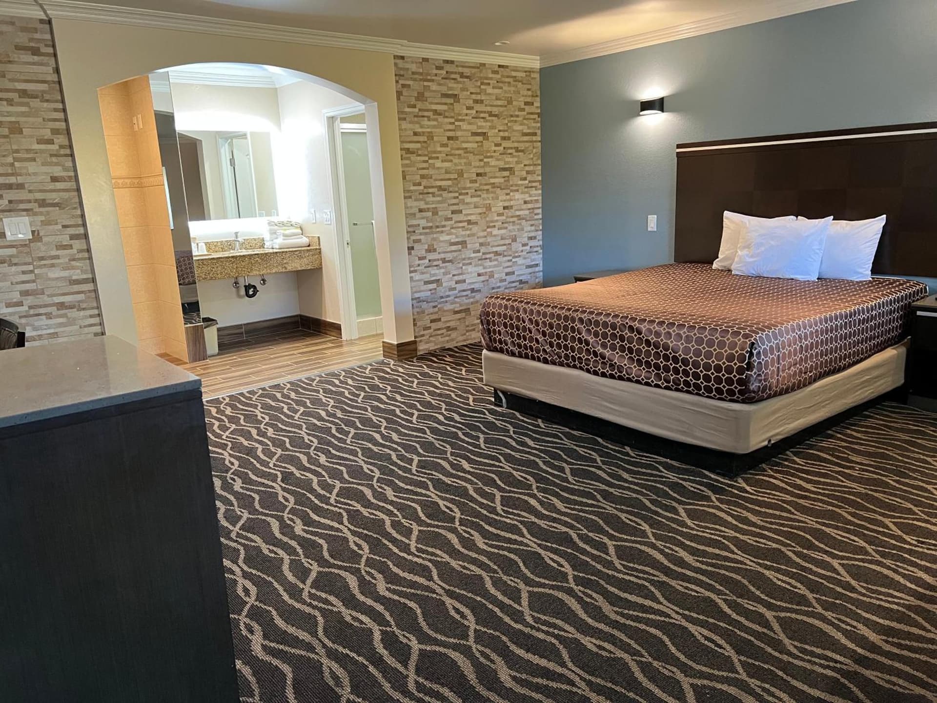 Walnut Inn & Suites West Covina interior in West Covina, CA — gallery photo 2