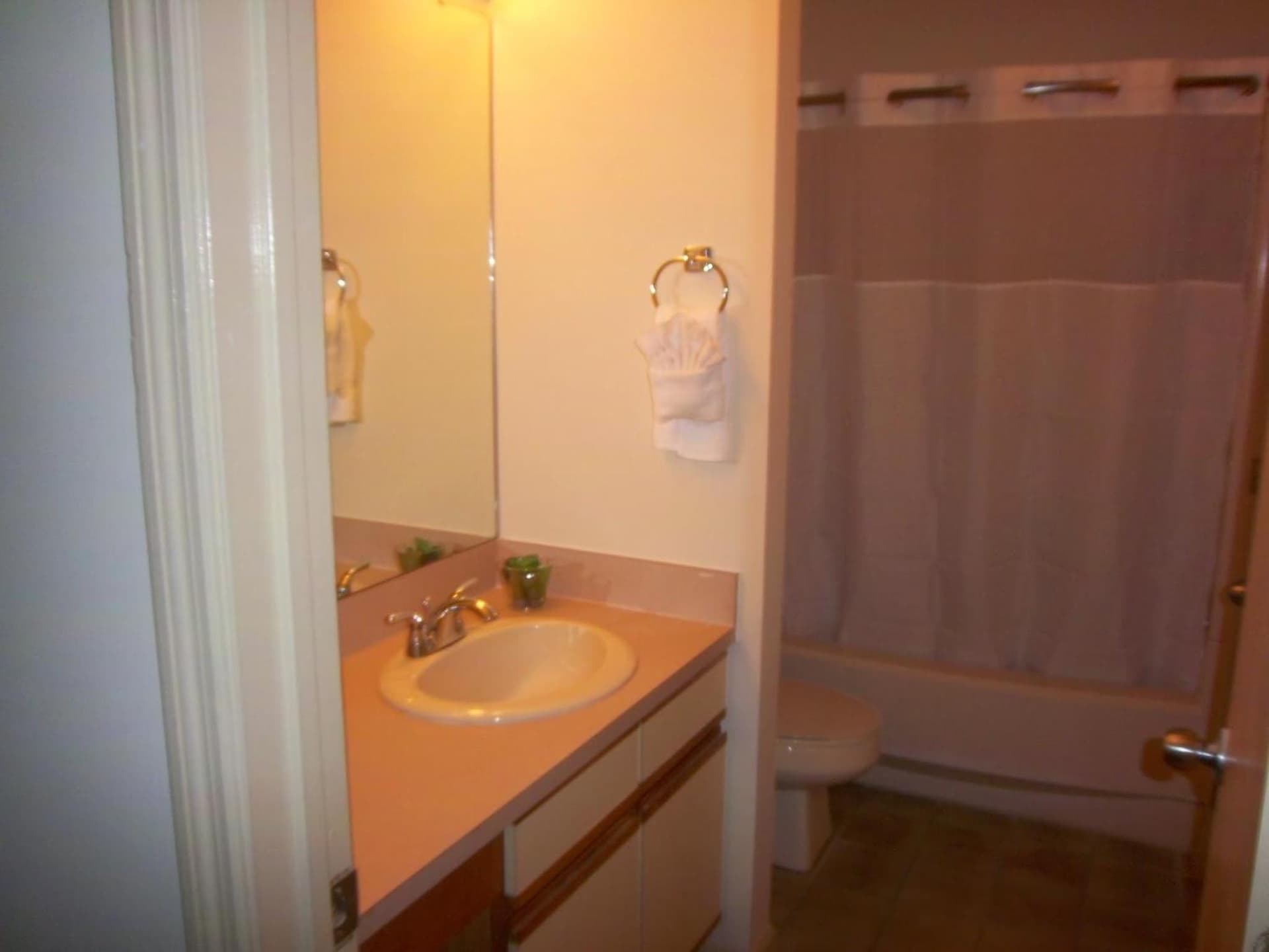 Sandcastle Cove Resort interior in New Bern, NC — gallery photo 2