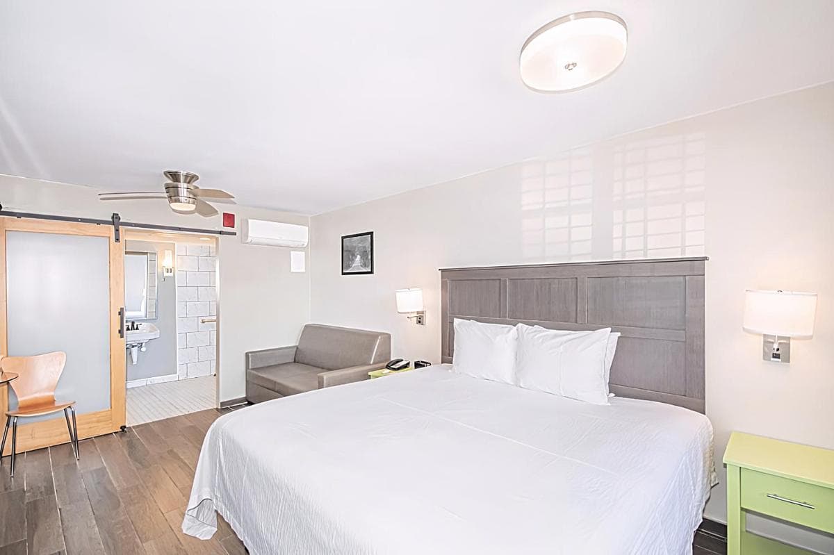 Seven Hills Suites I-10 gallery photo in Tallahassee, FL — image 8