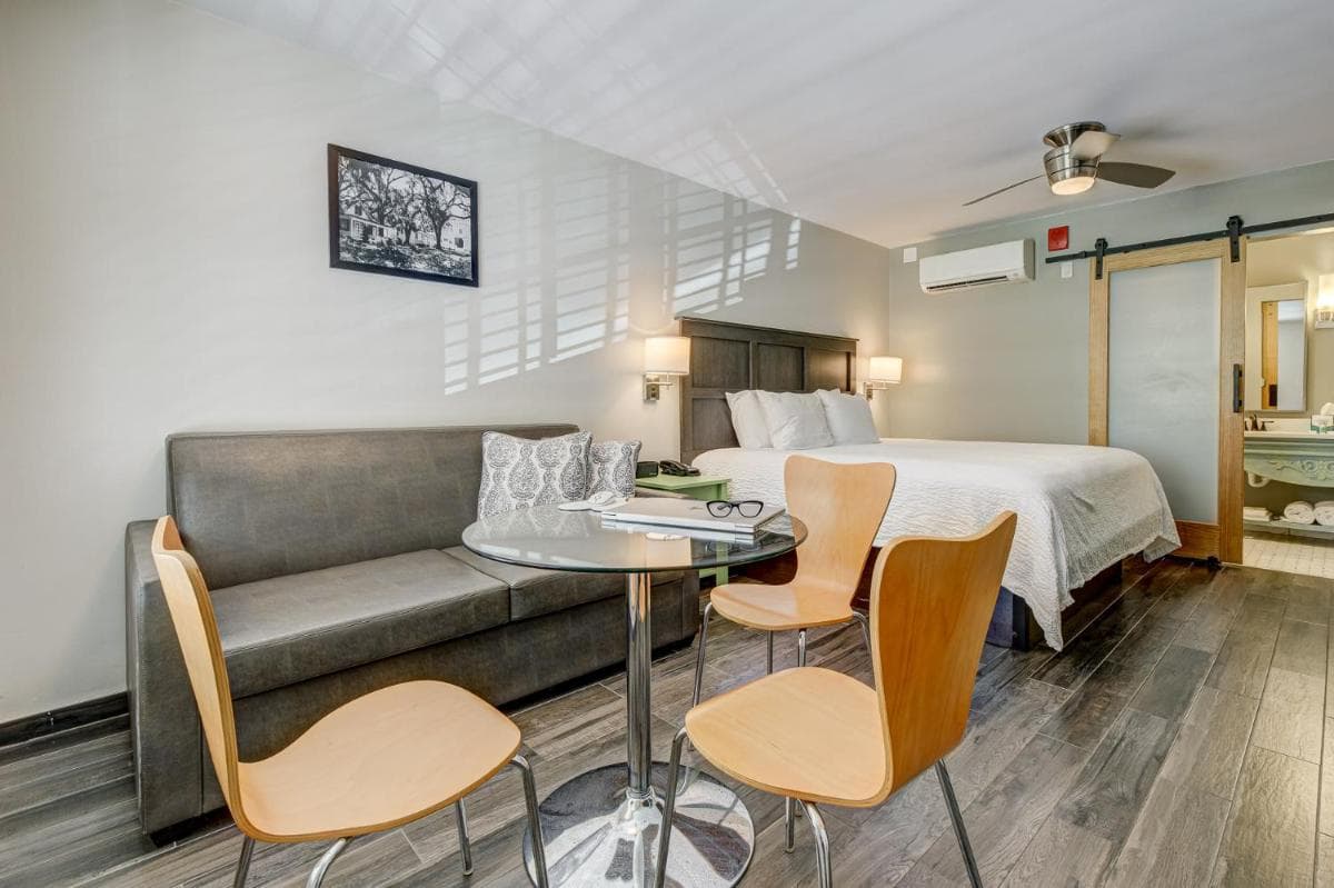 Seven Hills Suites I-10 gallery photo in Tallahassee, FL — image 43