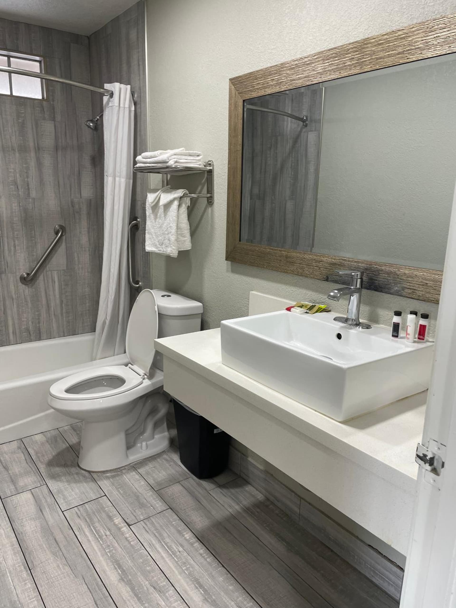 Cabana Inn & Suites gallery photo in Long Beach, CA — image 13