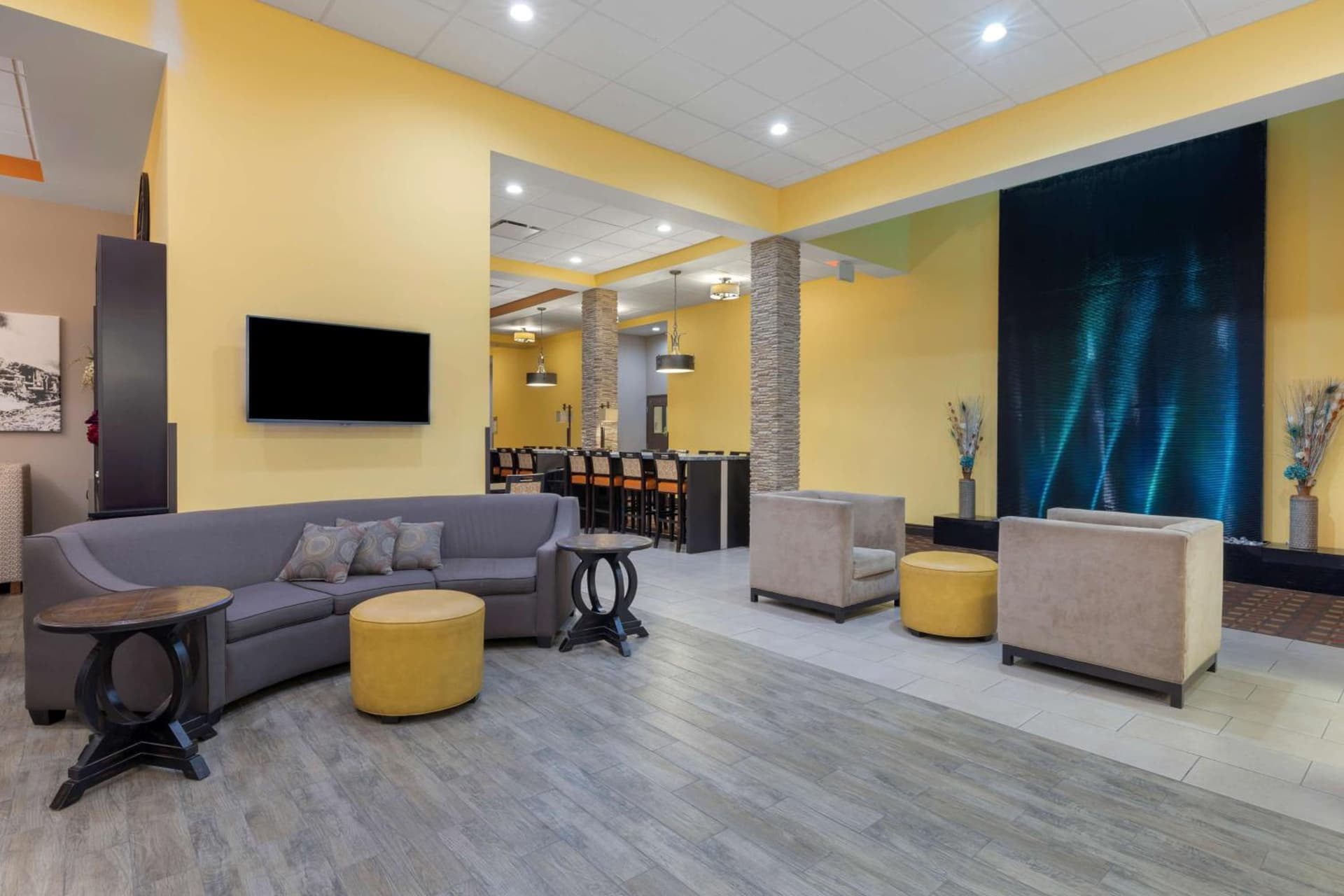 Best Western Plus North Platte Inn & Suites interior in North Platte, NE — gallery photo 2