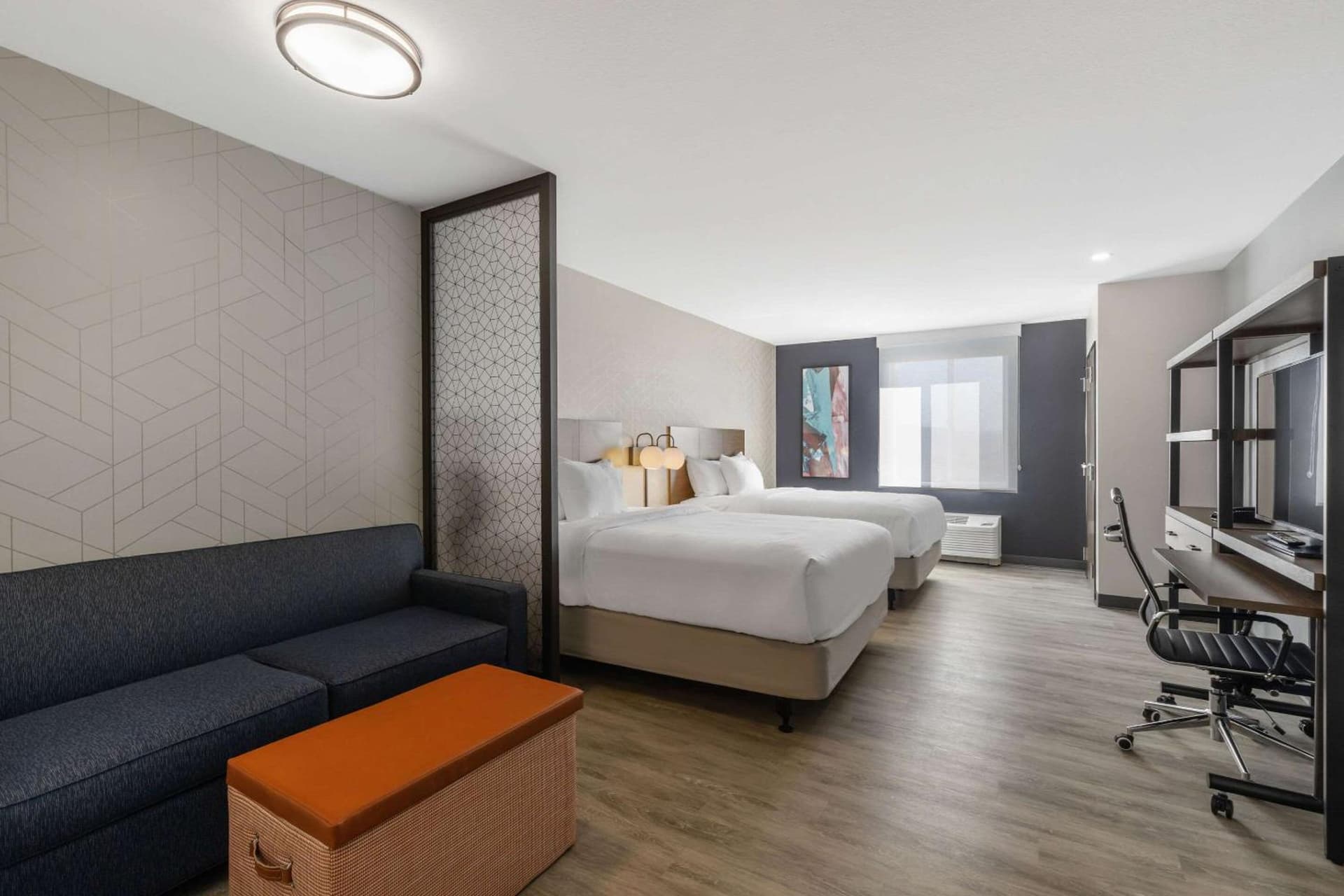 Everhome Suites Corona gallery photo in Corona, CA — image 9