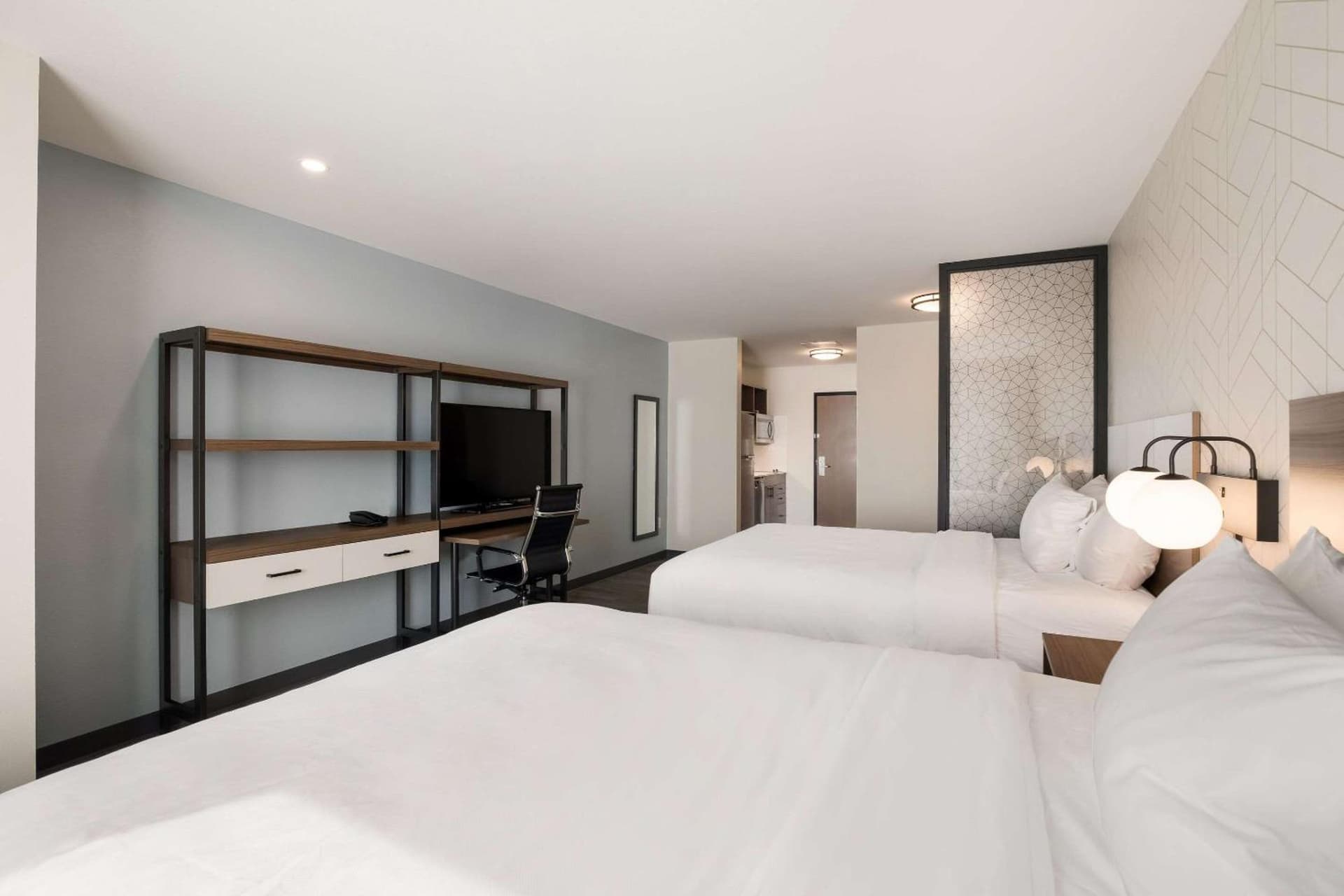 Everhome Suites Corona gallery photo in Corona, CA — image 30
