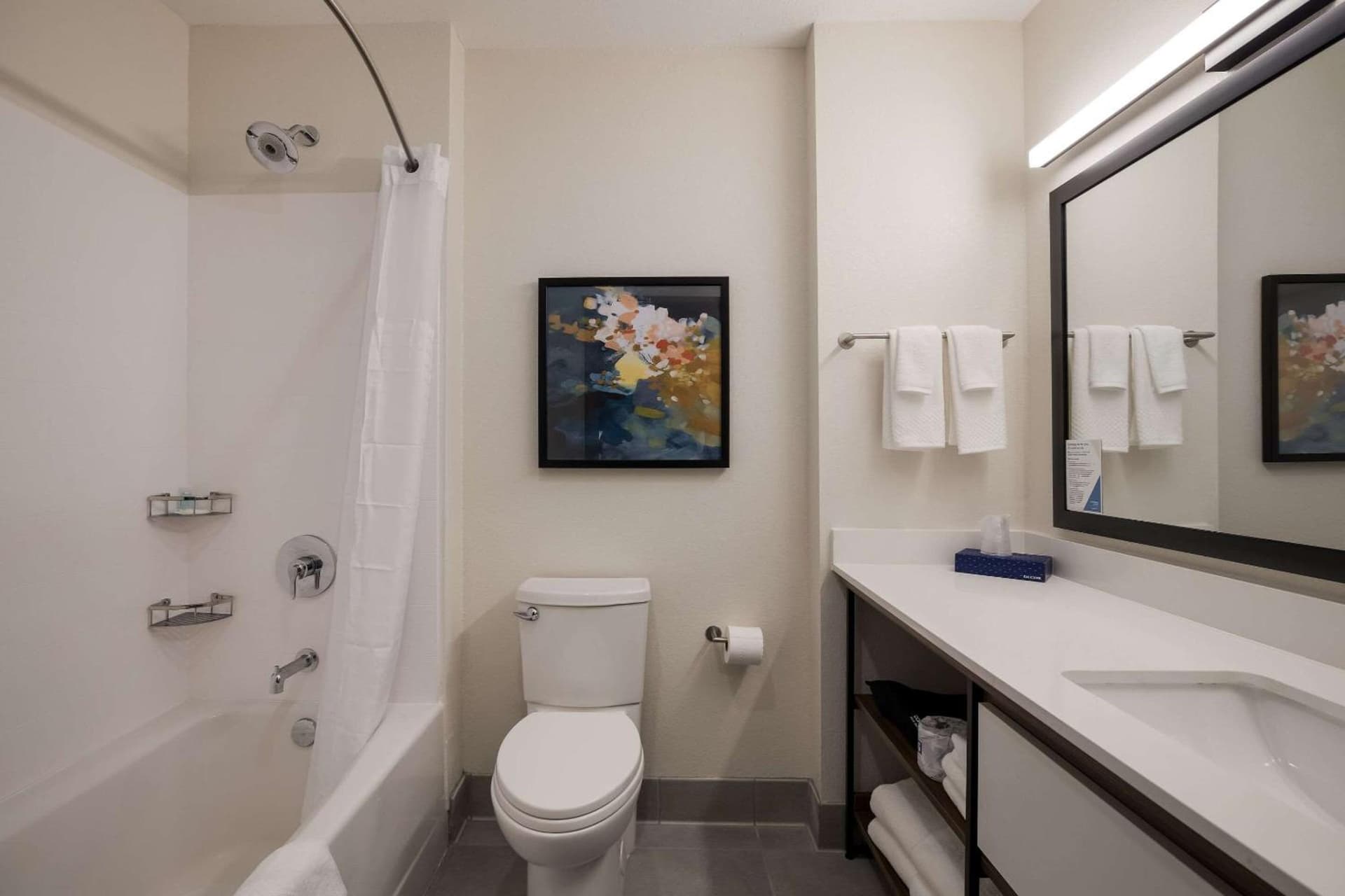 Everhome Suites Corona gallery photo in Corona, CA — image 14