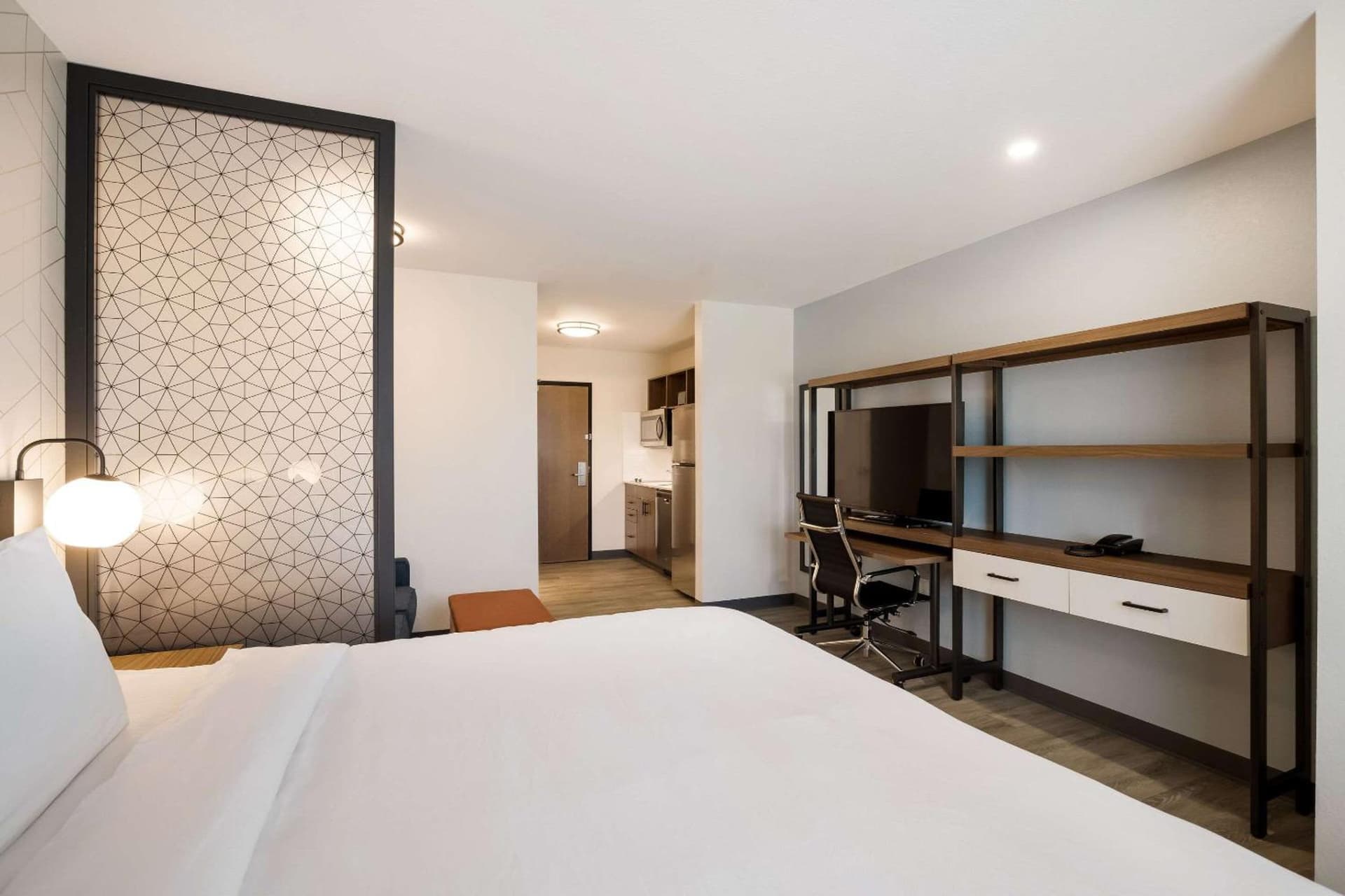 Everhome Suites Corona gallery photo in Corona, CA — image 16