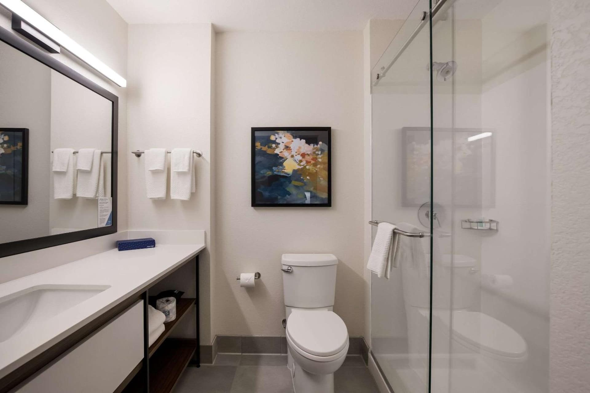 Everhome Suites Corona gallery photo in Corona, CA — image 13