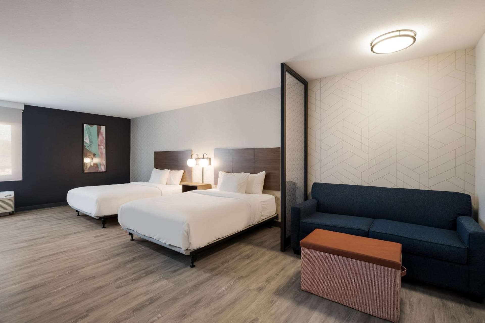 Everhome Suites Corona gallery photo in Corona, CA — image 7