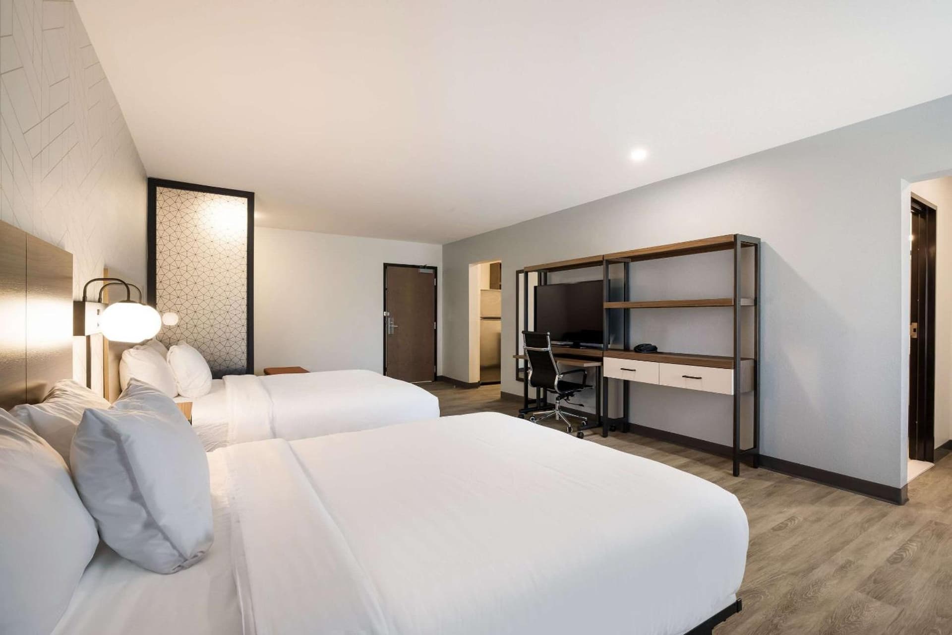 Everhome Suites Corona gallery photo in Corona, CA — image 8