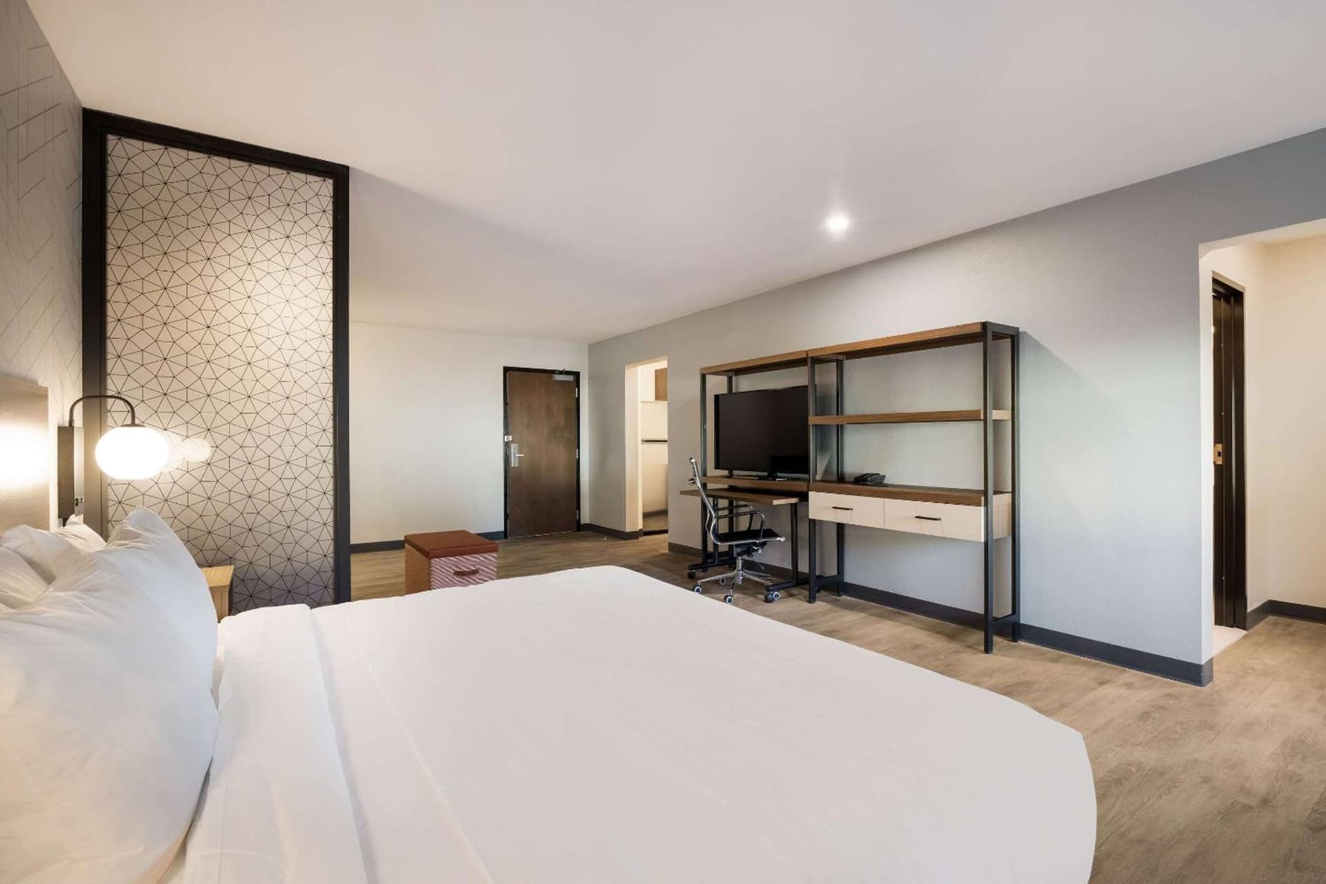 Everhome Suites Corona gallery photo in Corona, CA — image 29