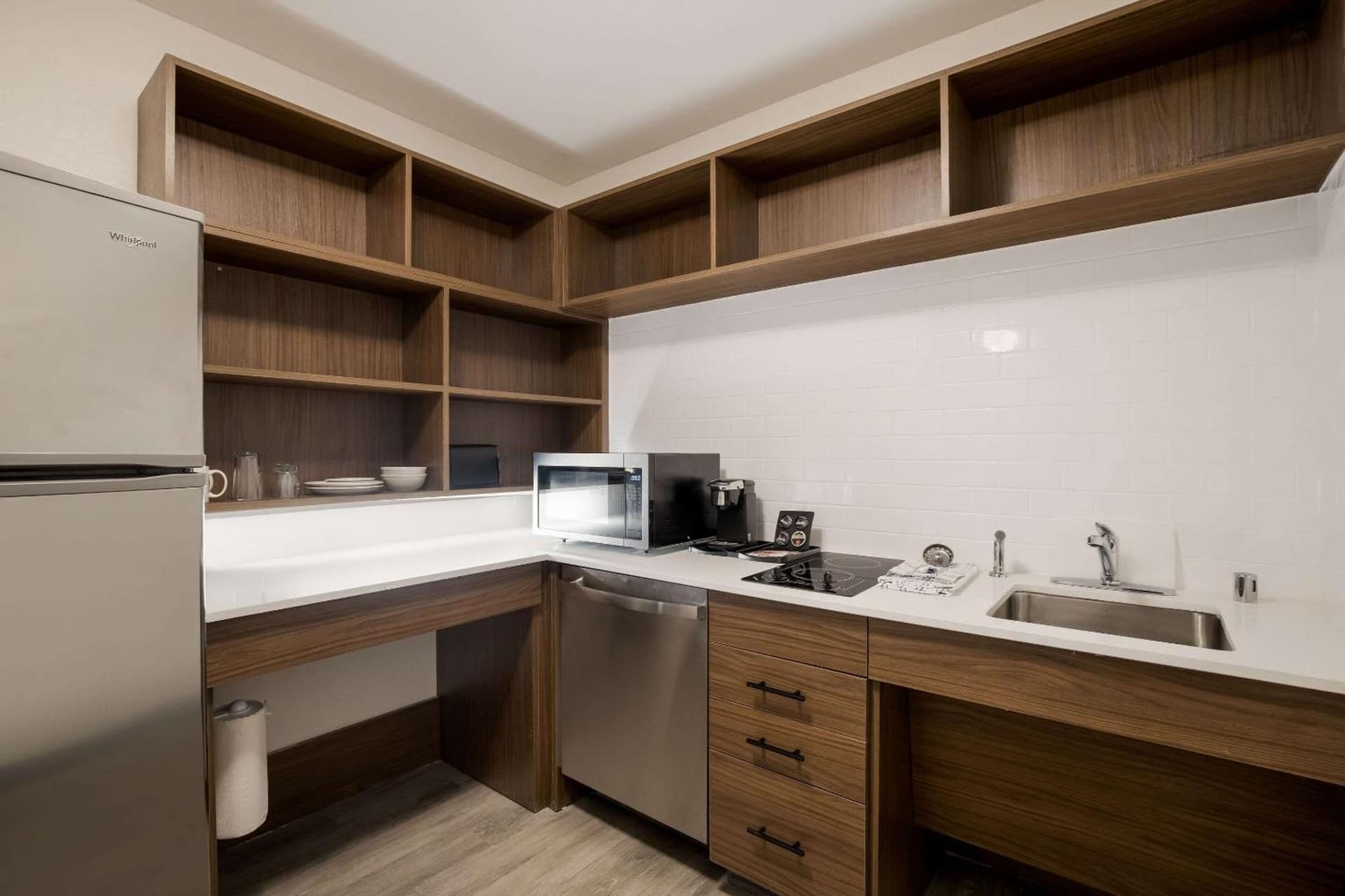 Everhome Suites Corona gallery photo in Corona, CA — image 5