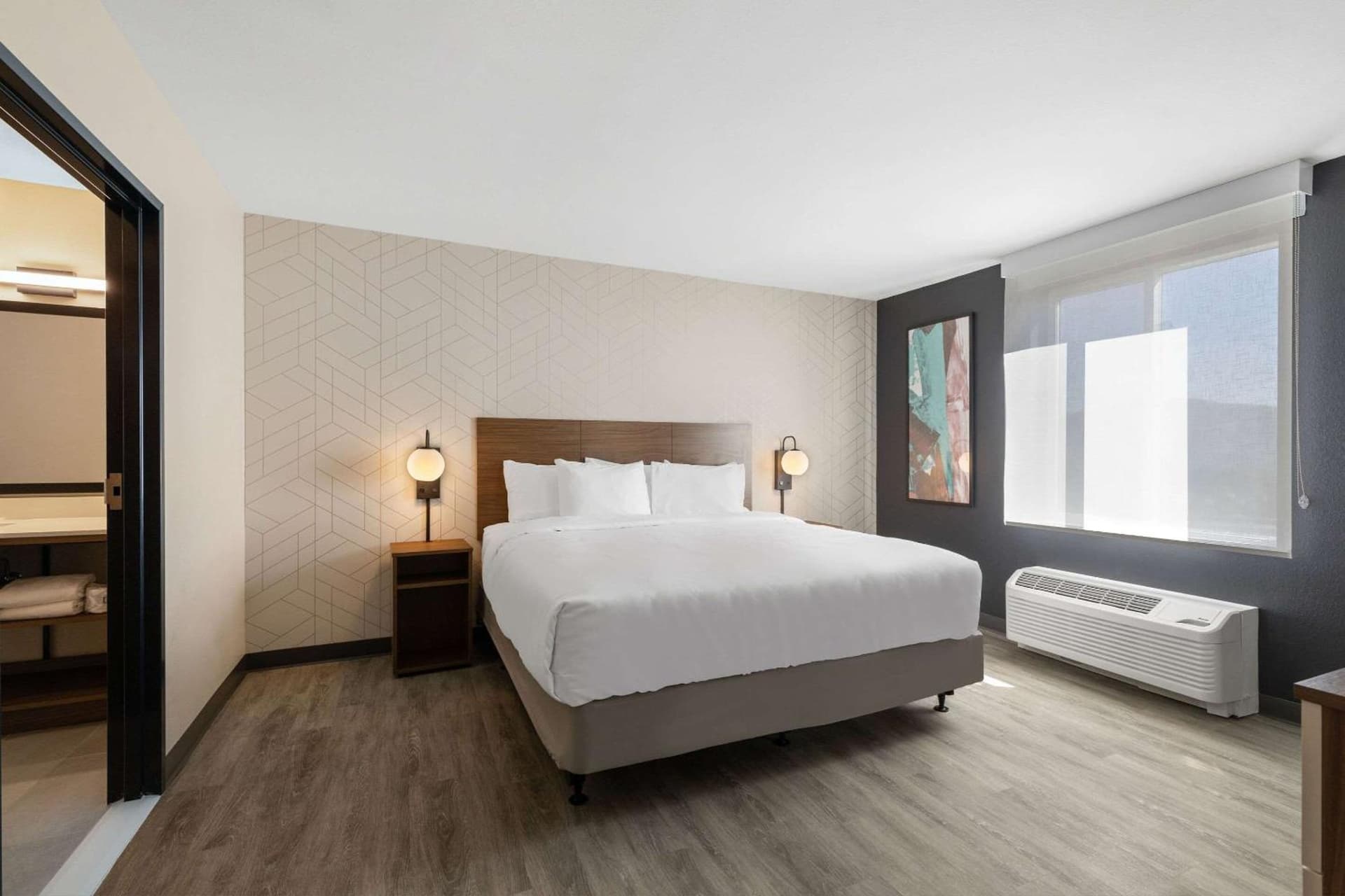 Everhome Suites Corona gallery photo in Corona, CA — image 21