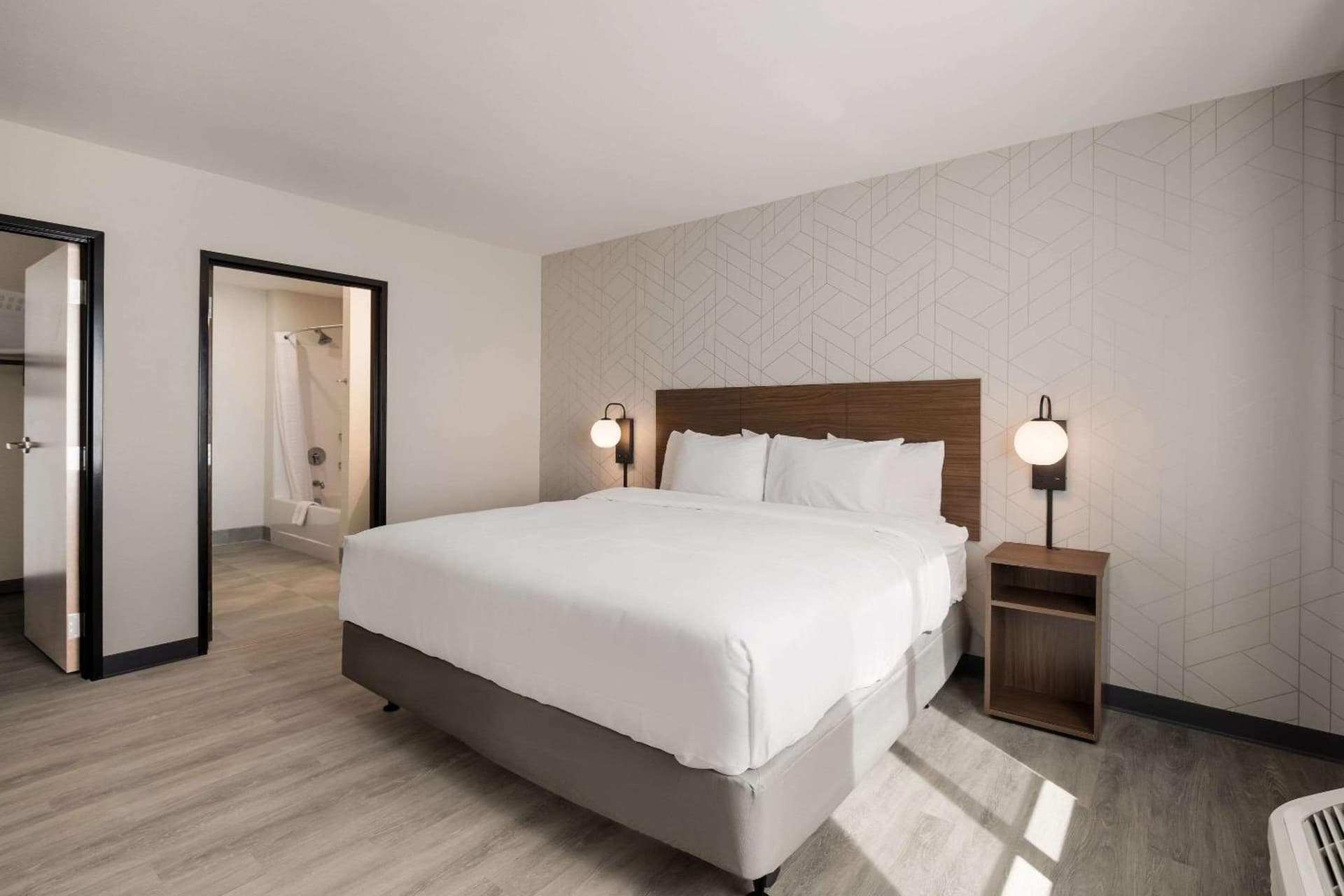 Everhome Suites Corona gallery photo in Corona, CA — image 32