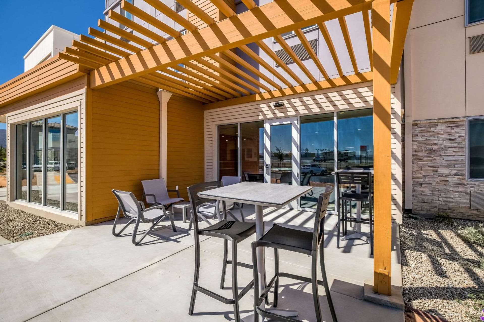 Everhome Suites Corona gallery photo in Corona, CA — image 19