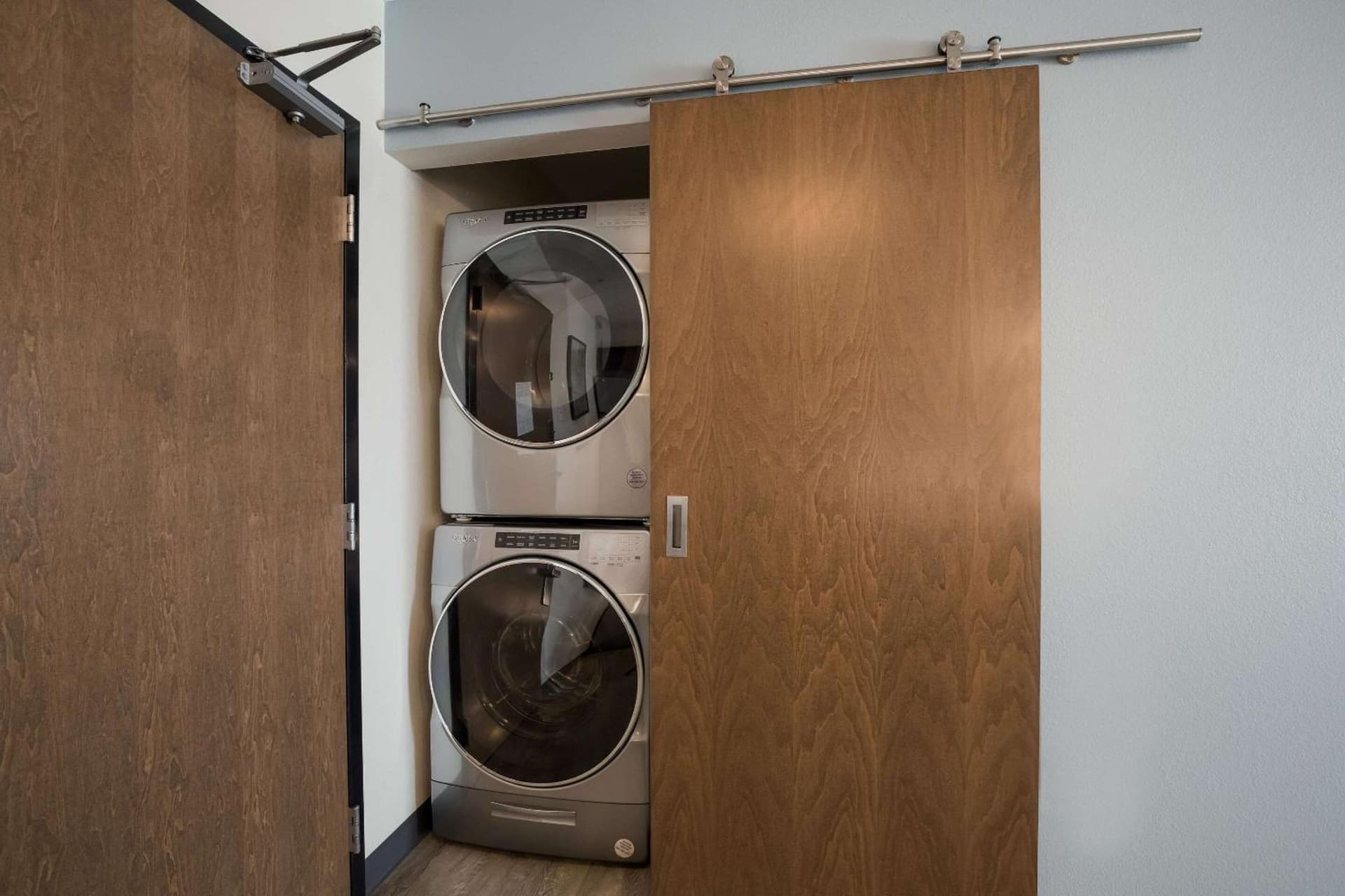 Everhome Suites Corona interior in Corona, CA — gallery photo 2