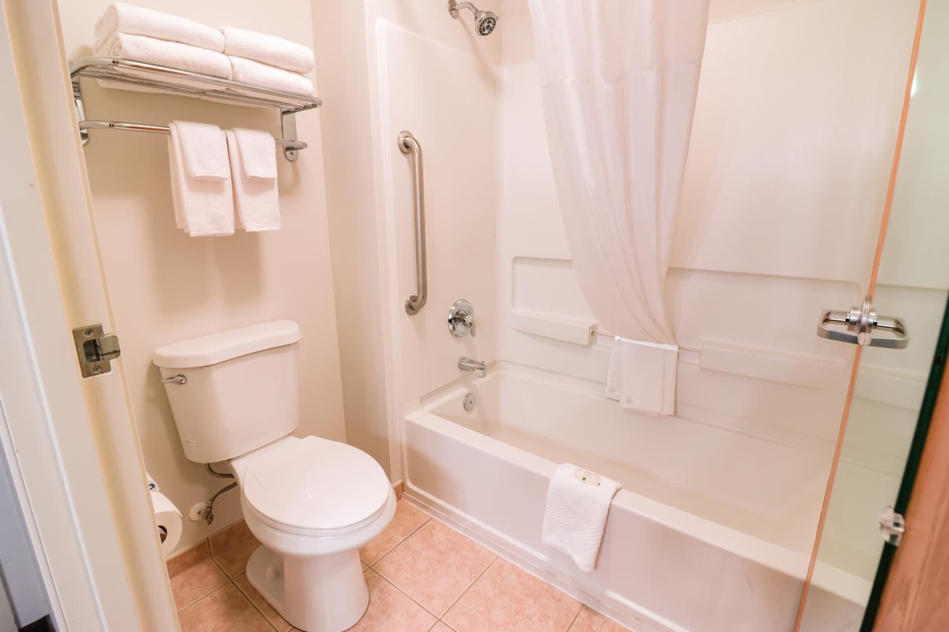 Quality Inn & Suites Sequim at Olympic National Park gallery photo in Sequim, WA — image 24