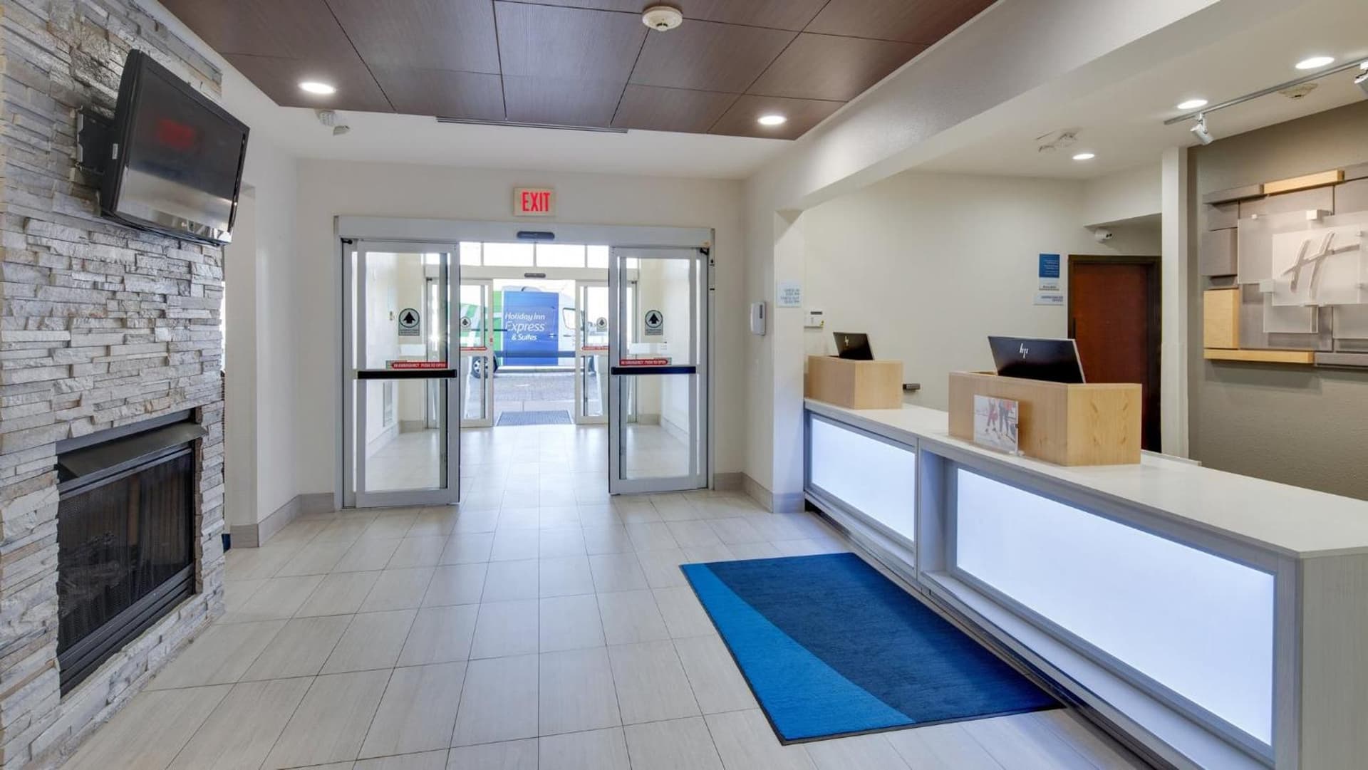 Holiday Inn Express & Suites Detroit - Farmington Hills by IHG interior in Northville, MI — gallery photo 2