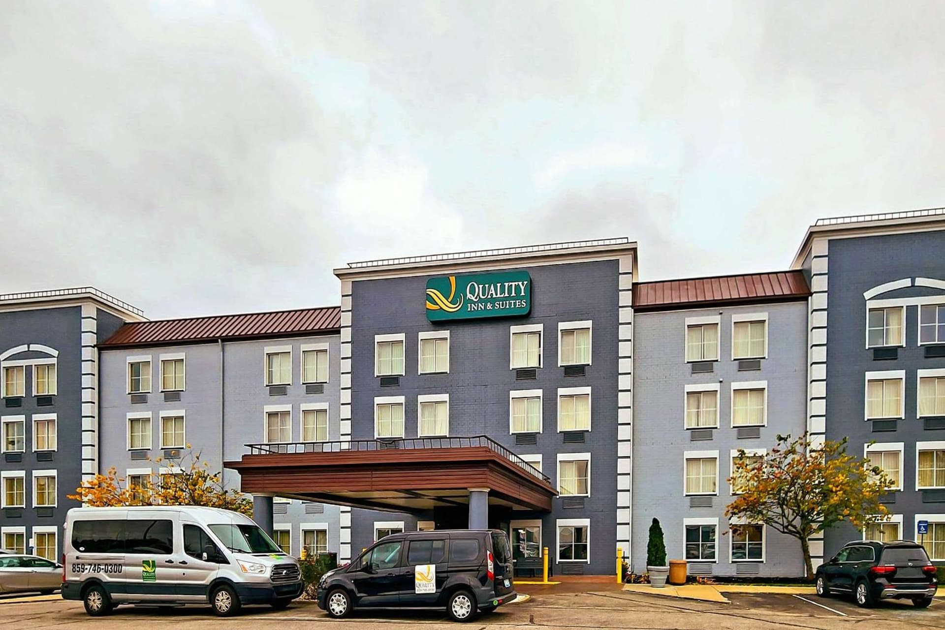 Quality Inn & Suites CVG Airport interior in Erlanger, KY — gallery photo 2