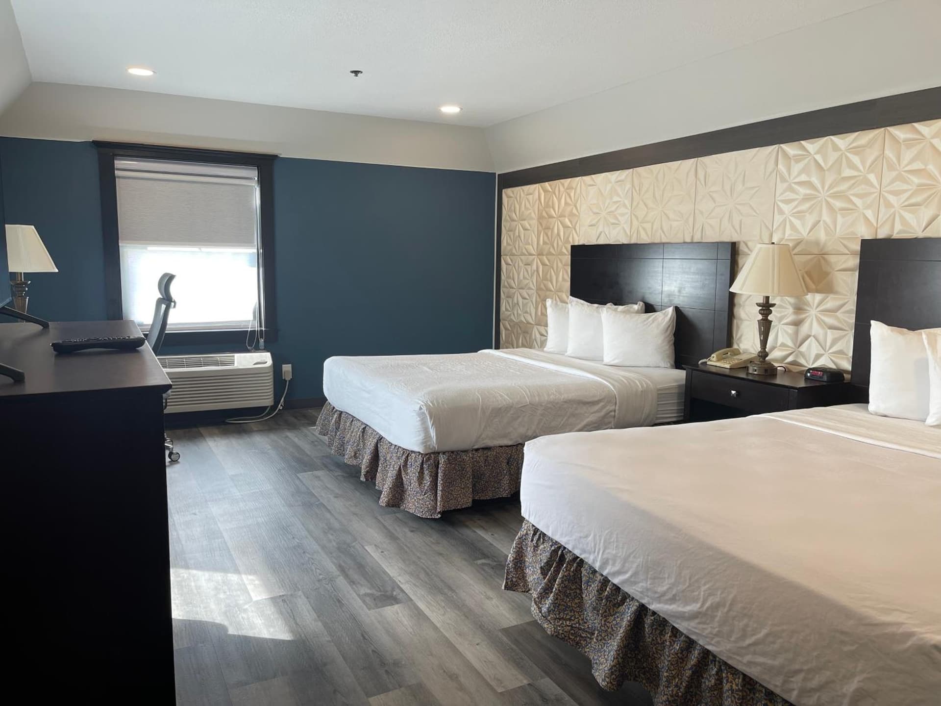 Chateau Hotel and Conference Center property views in Bloomington, IL — gallery photo 3