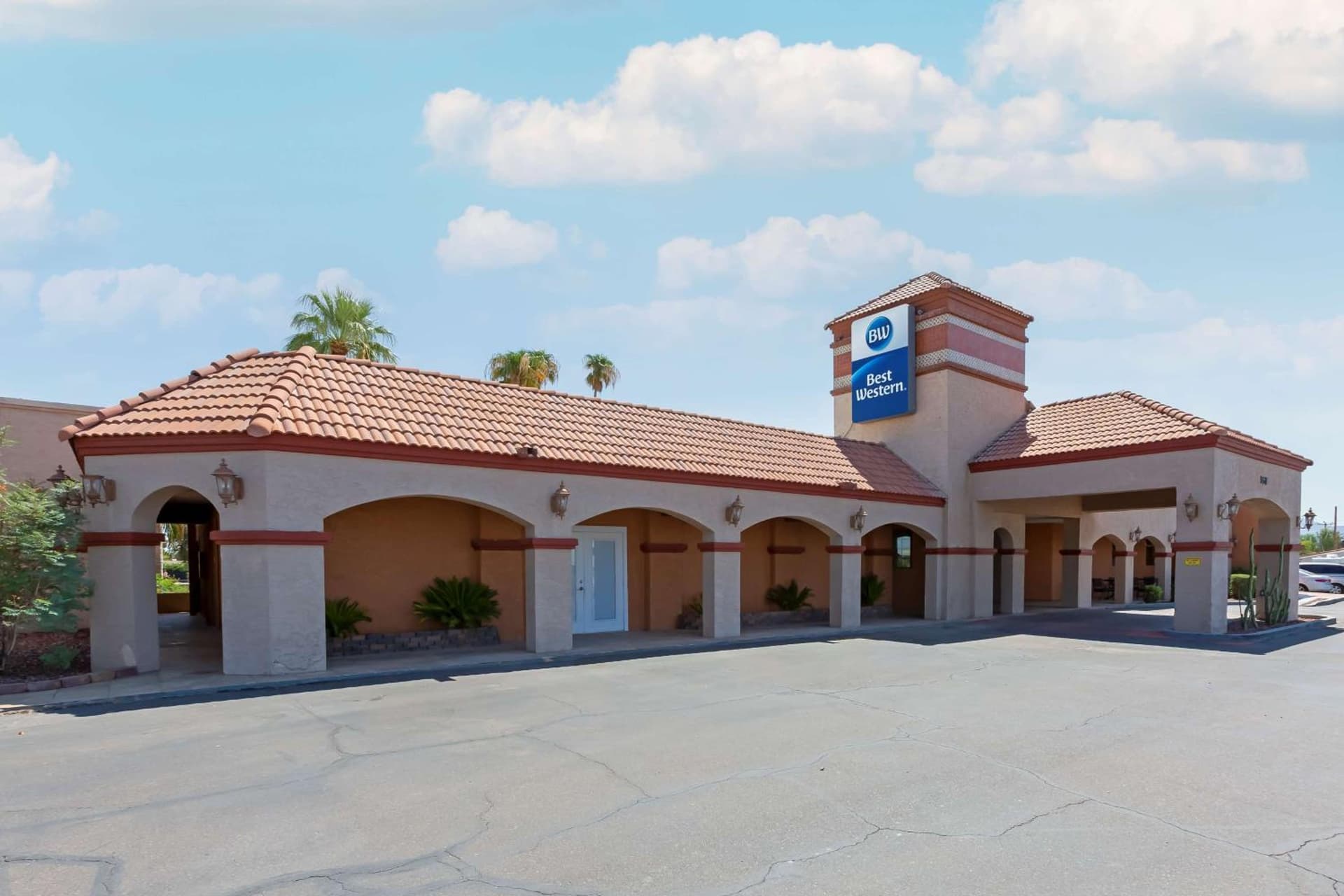 Best Western Phoenix Goodyear Inn interior in Goodyear, AZ — gallery photo 2