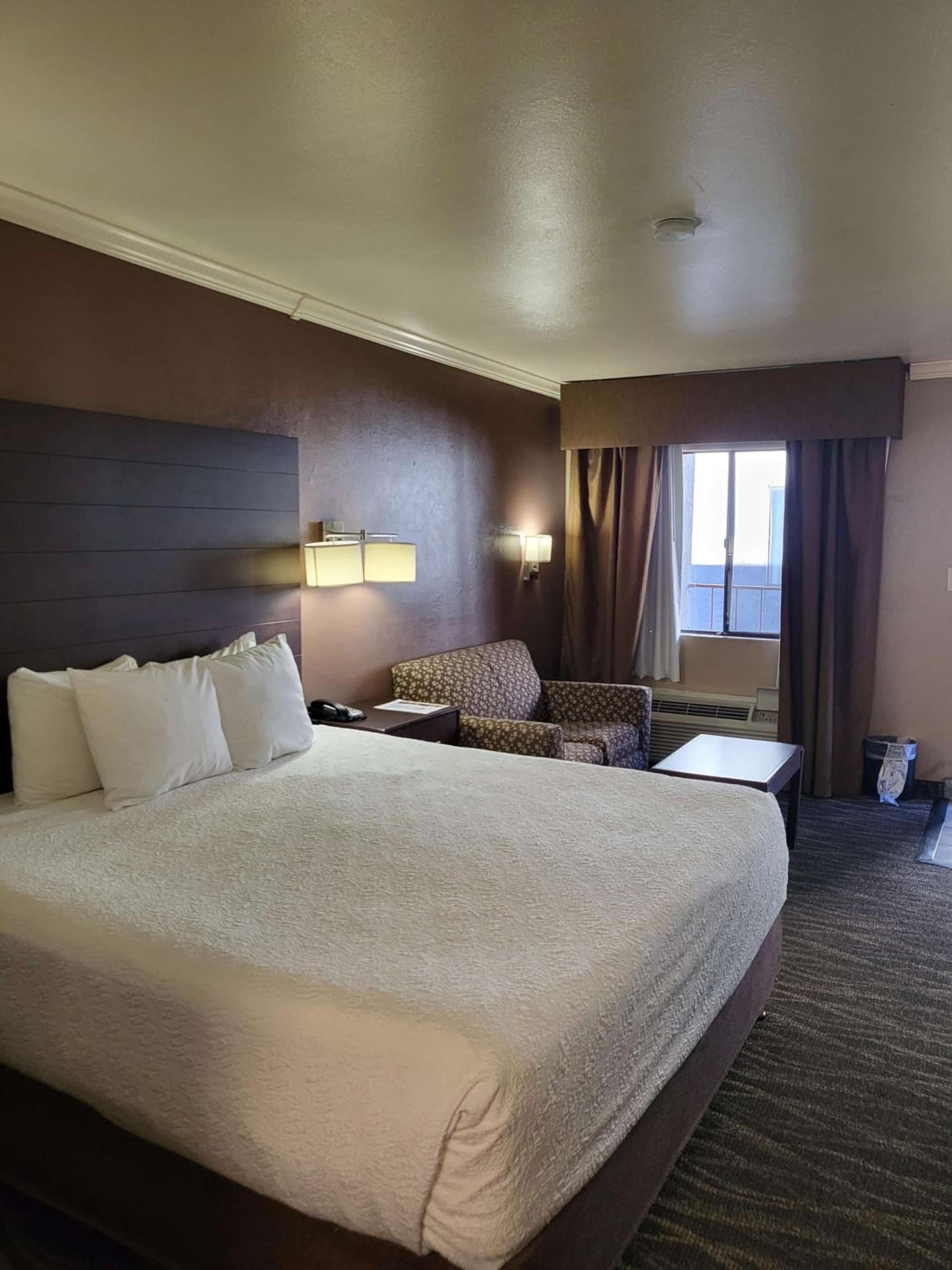Best Western InnSuites Tucson Foothills Hotel & Suites interior in Tucson, AZ — gallery photo 2