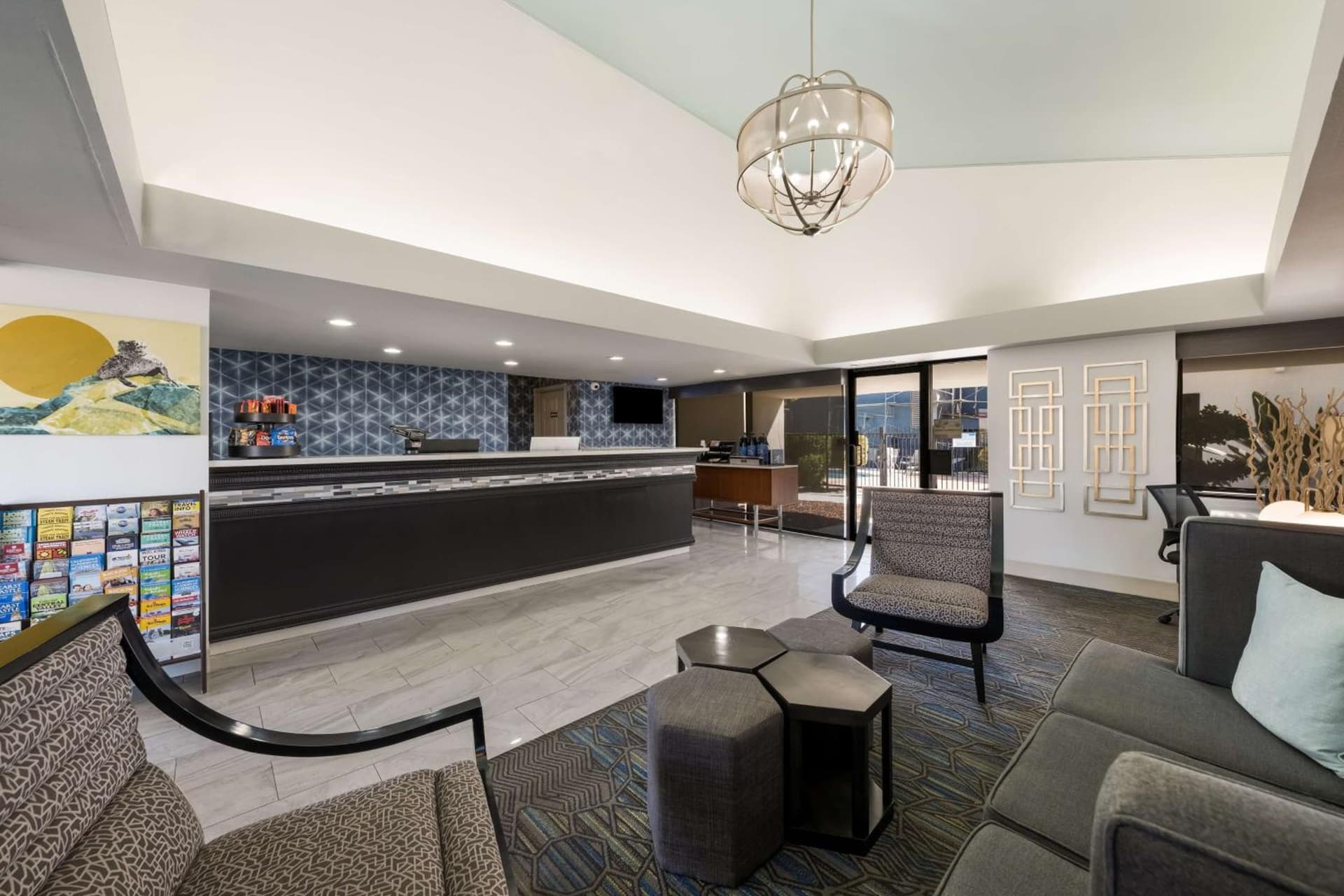 Best Western Big Country Inn interior in Coalinga, CA — gallery photo 2