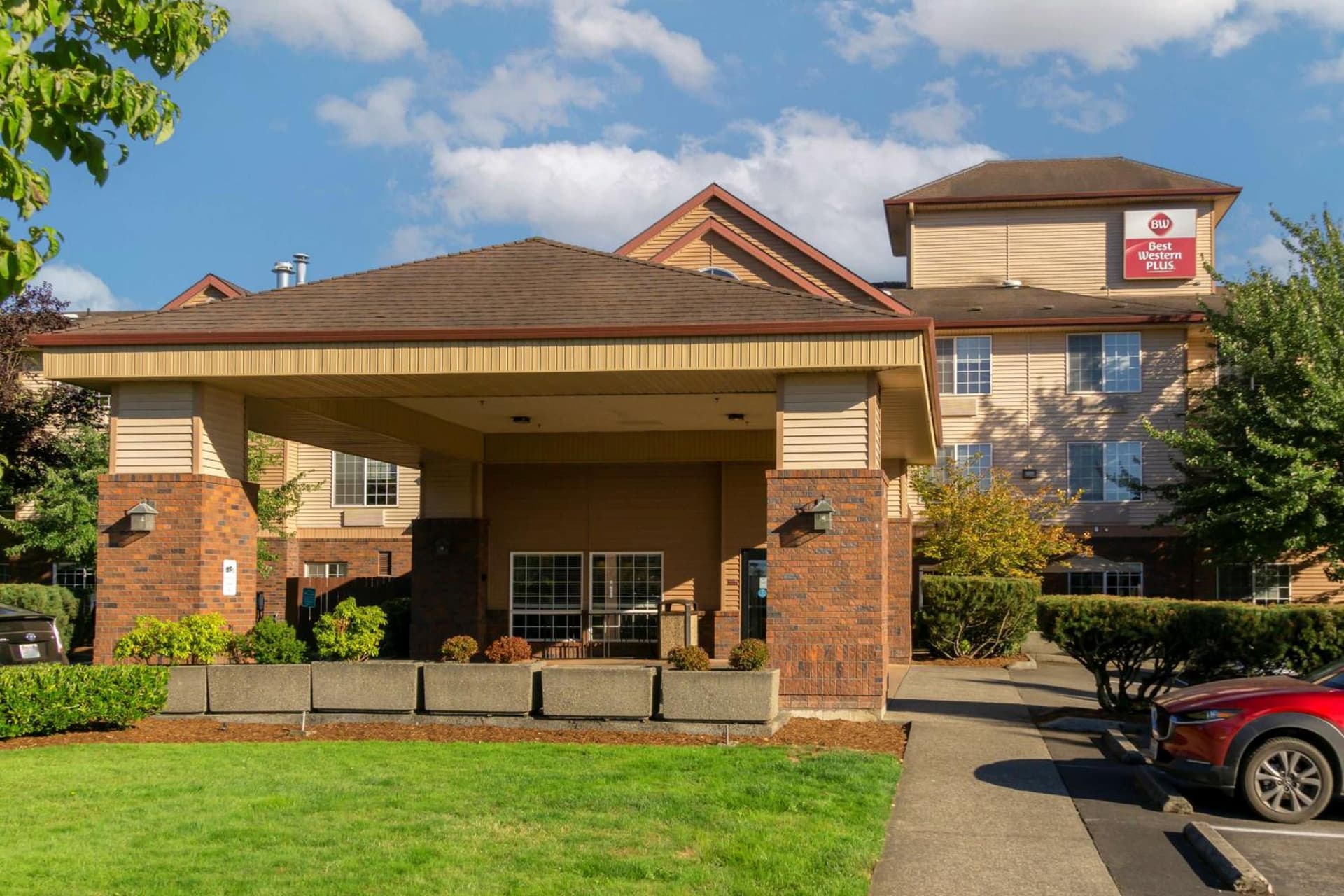 Best Western Plus Park Place Inn & Suites featured exterior or lobby in Chehalis, WA — similar hotel