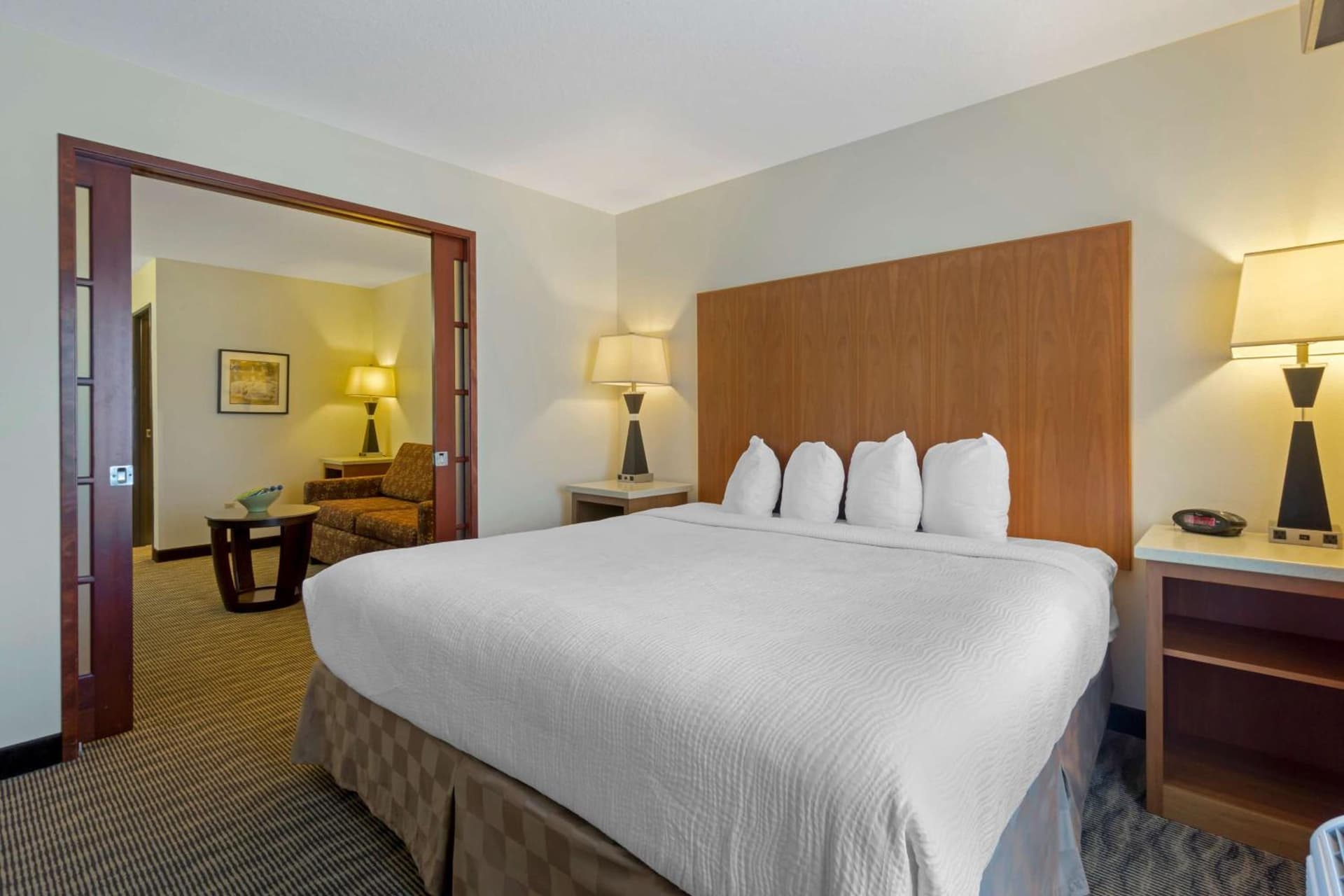 Best Western Plus Park Place Inn & Suites property views in Chehalis, WA — gallery photo 3