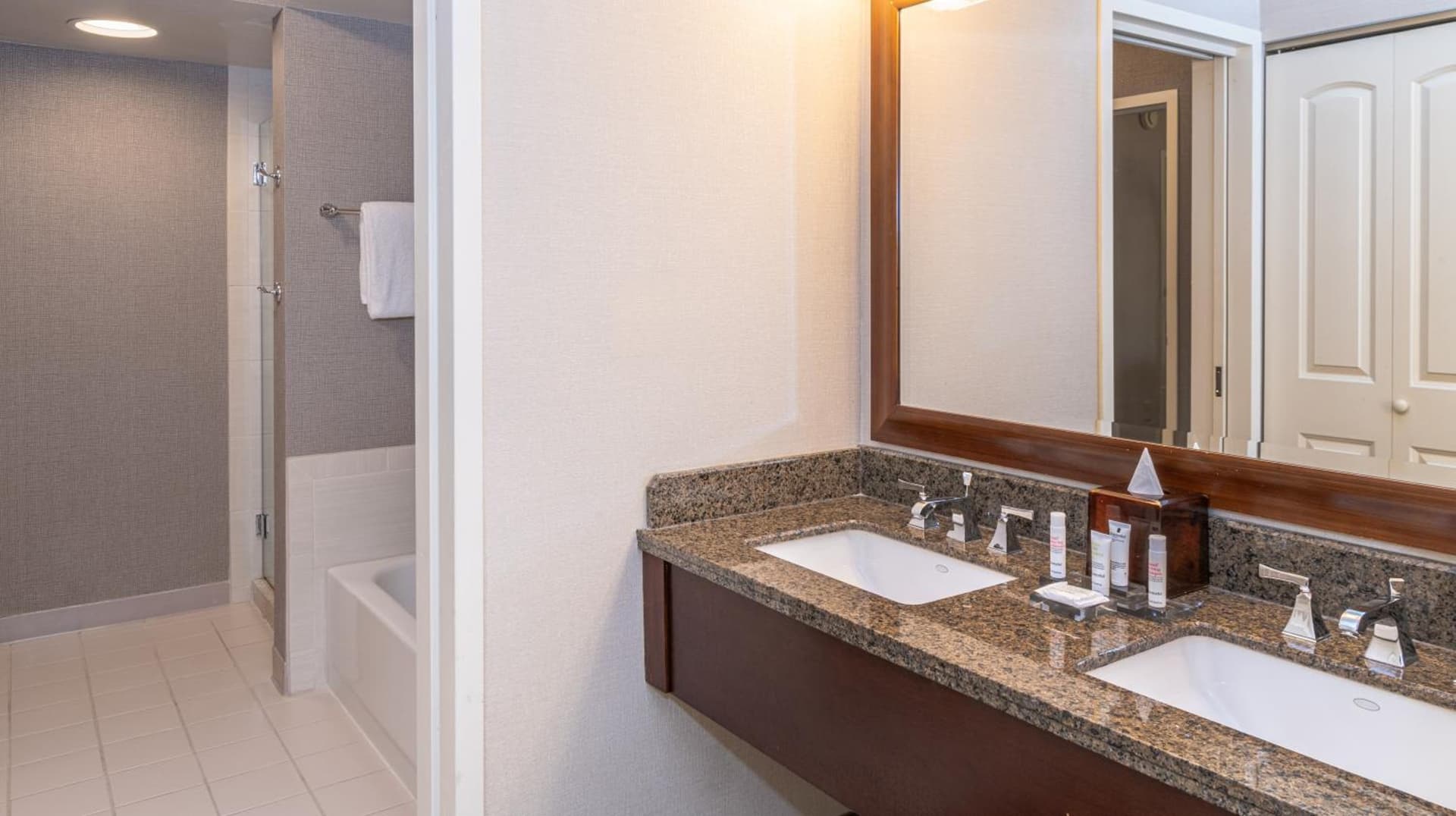 Chicago Marriott Suites Deerfield gallery photo in Deerfield, IL — image 63