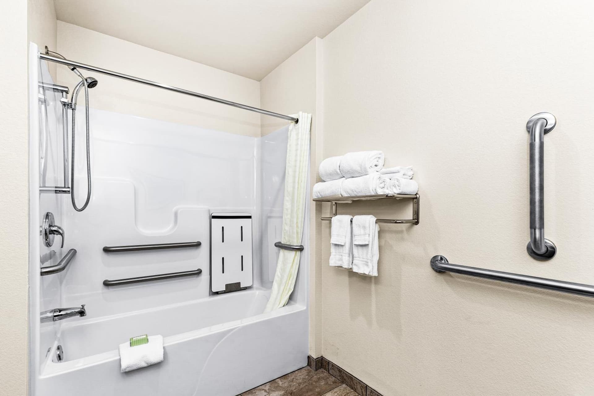 Cobblestone Hotel & Suites - Superior Duluth gallery photo in Superior, WI — image 36