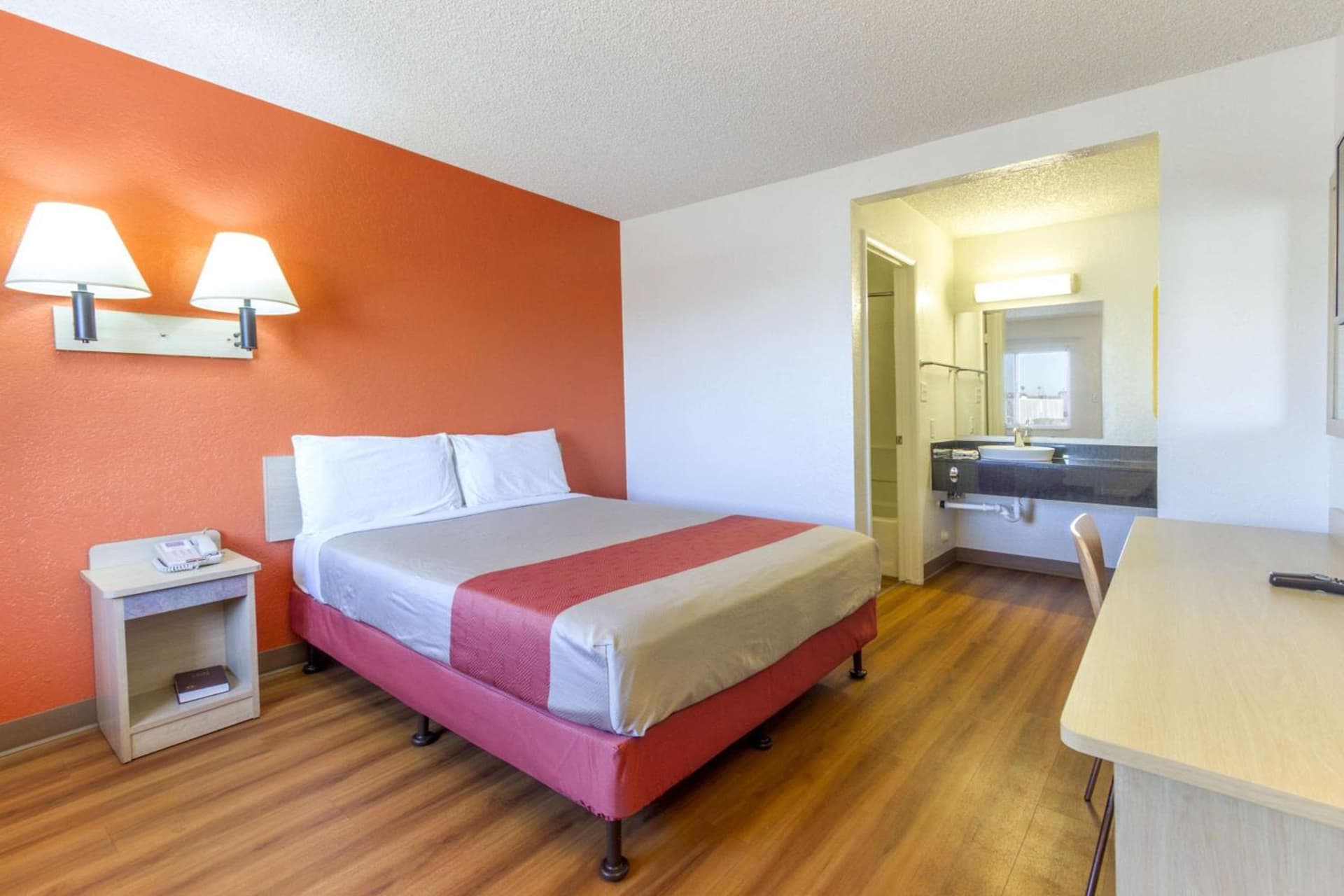 Motel 6-Phoenix, AZ - Airport - 24th Street interior in Phoenix, AZ — gallery photo 2