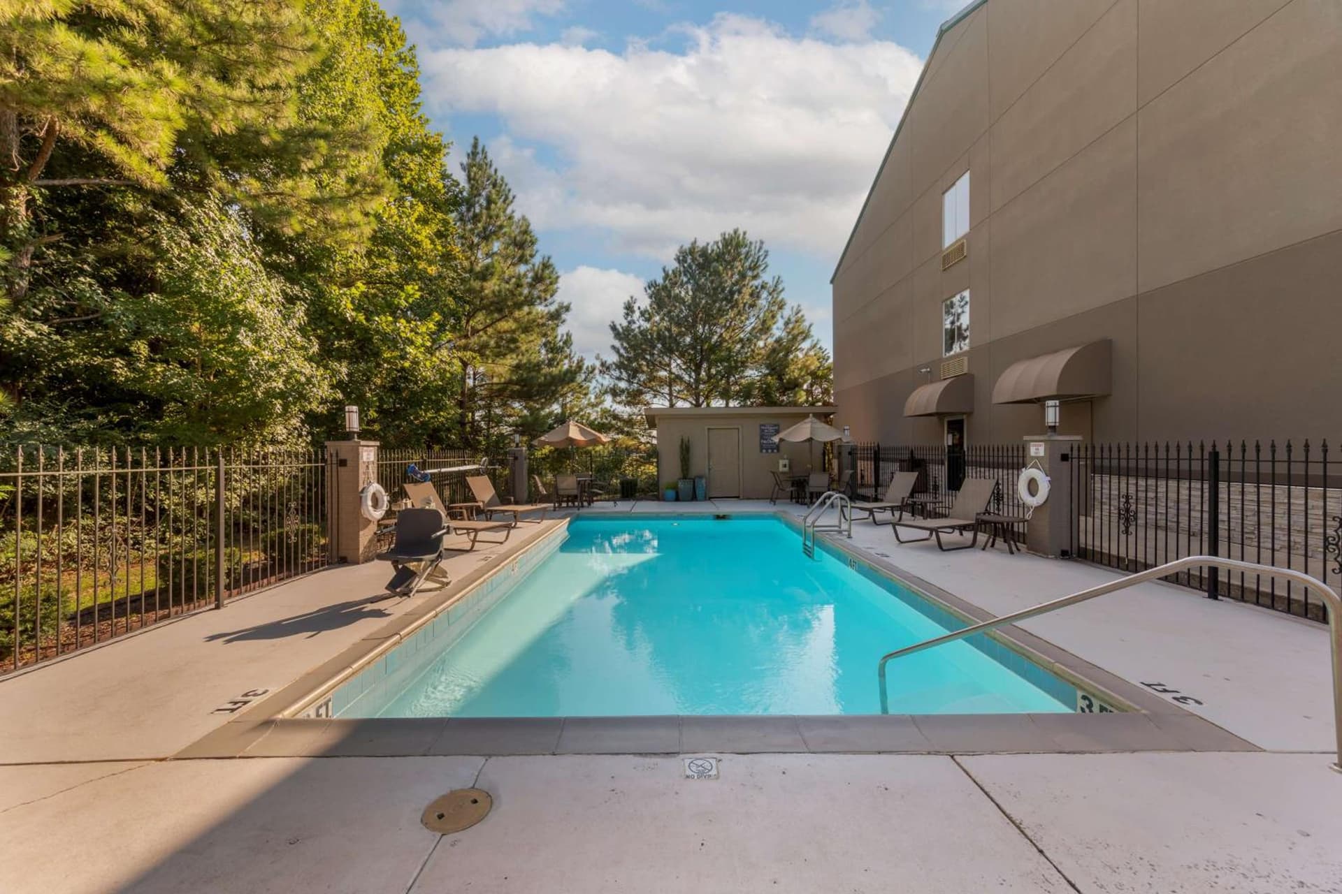 Best Western Plus Russellville Hotel & Suites property views in Russellville, AL — gallery photo 3