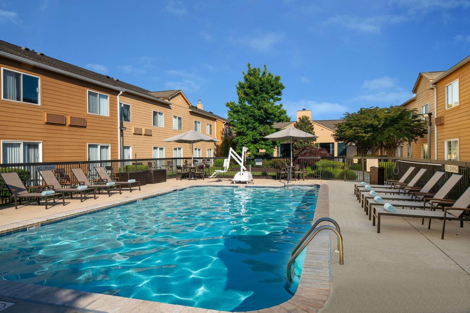 Sonesta Select Chattanooga Hamilton Place interior in Chattanooga, TN — gallery photo 2