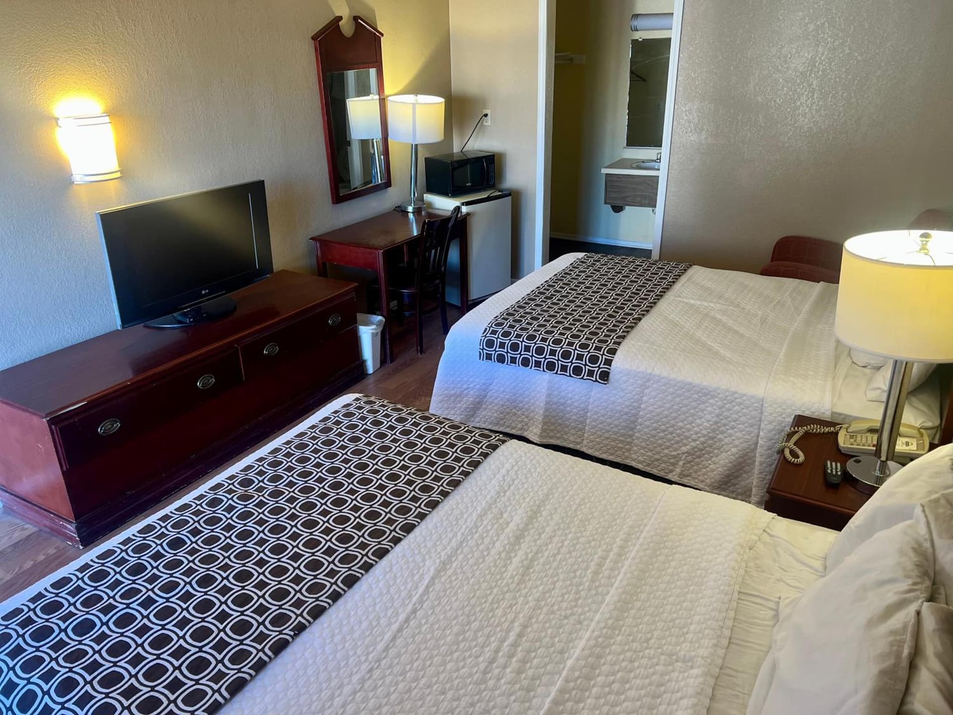 Days Inn by Wyndham Victorville - Hesperia I-15 Palmdale Road gallery photo in Victorville, CA — image 5