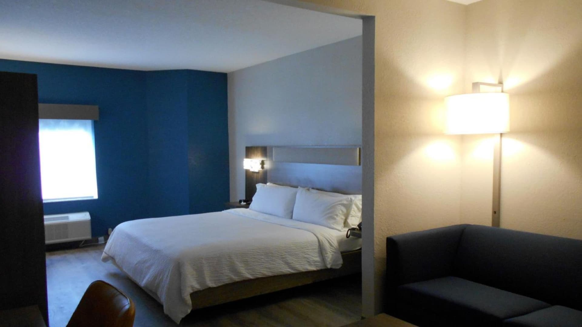 Holiday Inn Express St Augustine near Dtwn - Historic by IHG interior in St. Augustine, FL — gallery photo 2