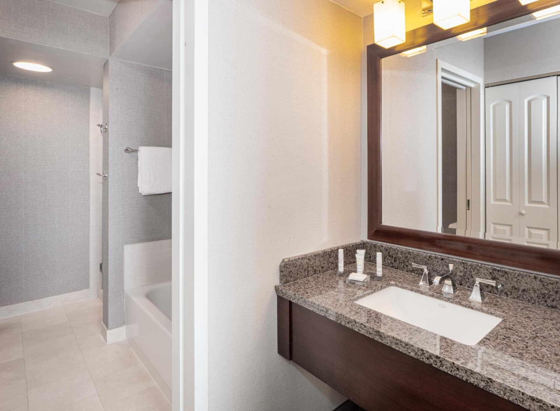 Chicago Marriott Suites Deerfield gallery photo in Deerfield, IL — image 23
