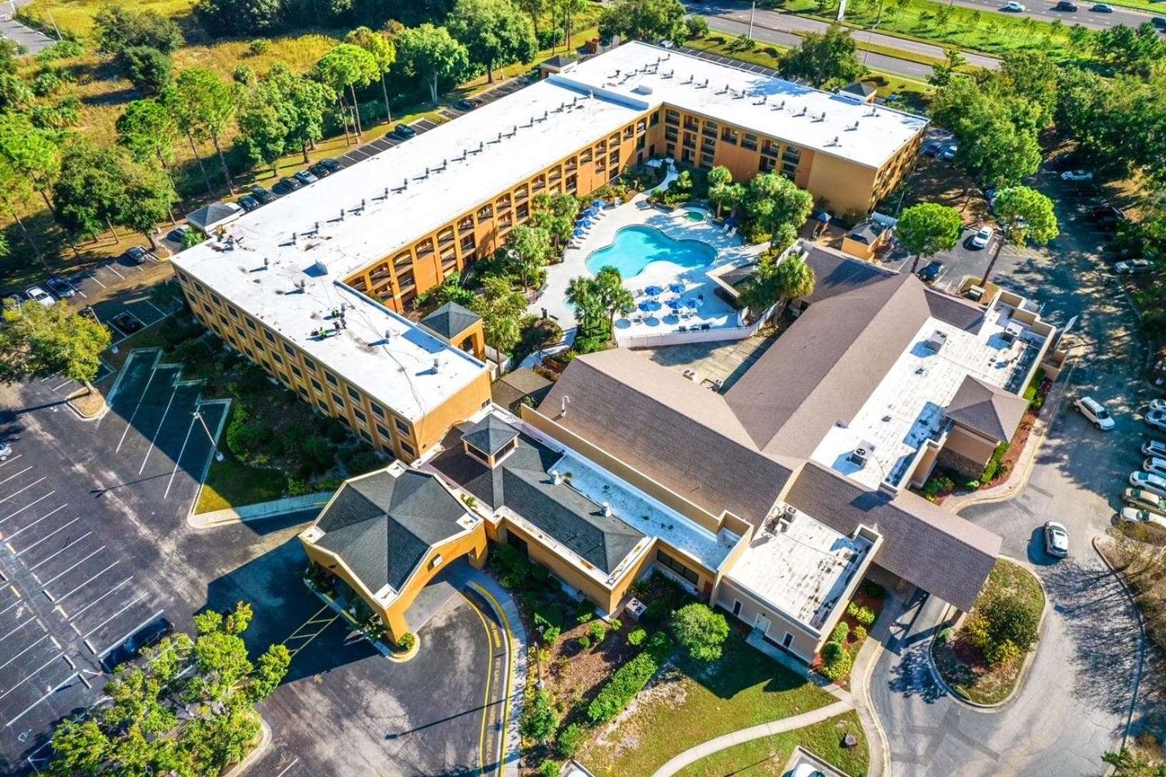 Mi Casa Hotel featured exterior or lobby in Orlando, FL — similar hotel