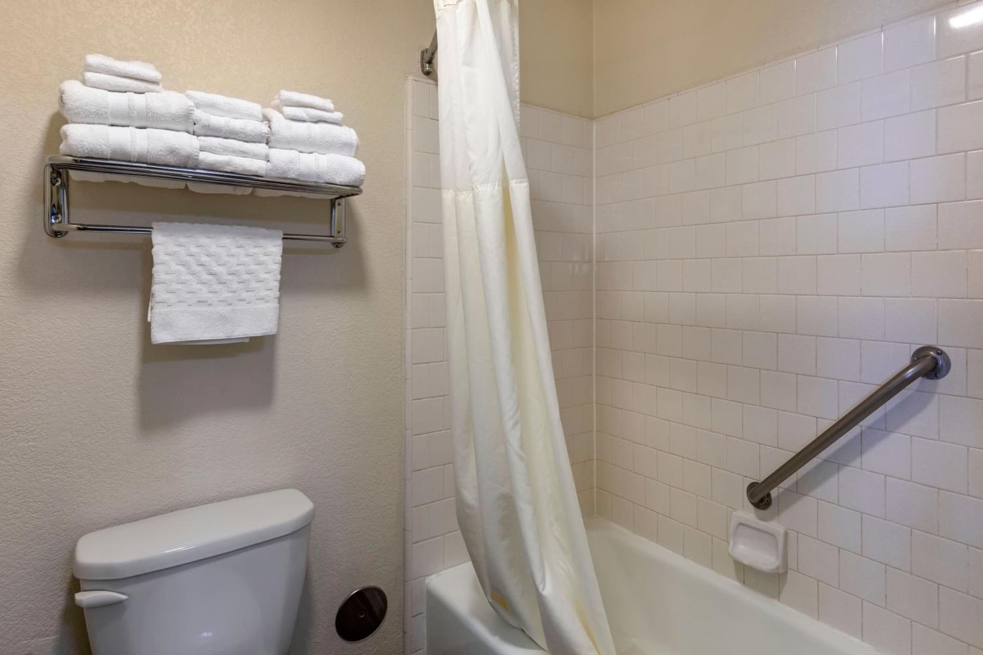 Best Western Town & Country Lodge gallery photo in Tulare, CA — image 6