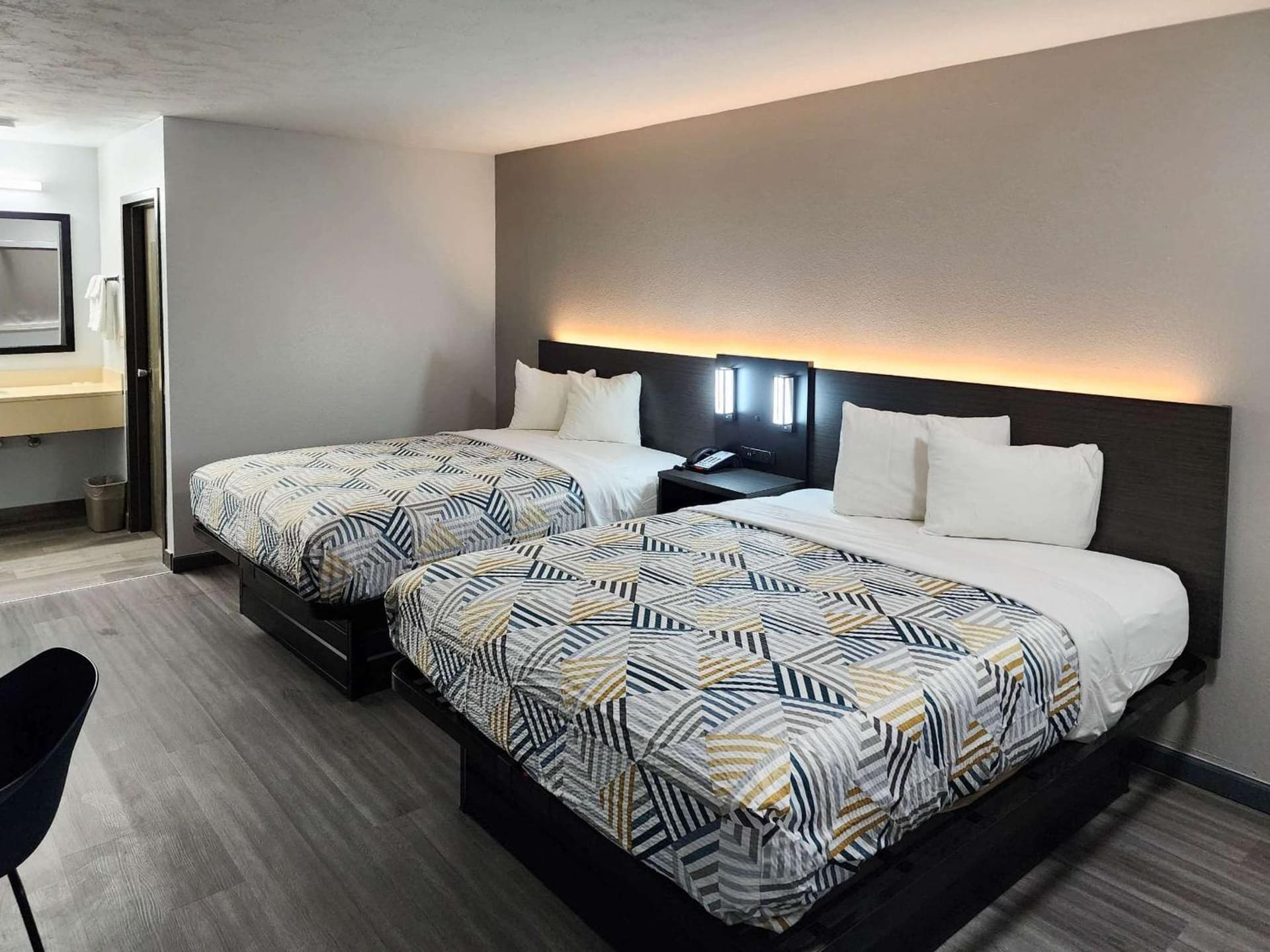 Motel 6 Oklahoma City OK Frontier City interior in Edmond, OK — gallery photo 2