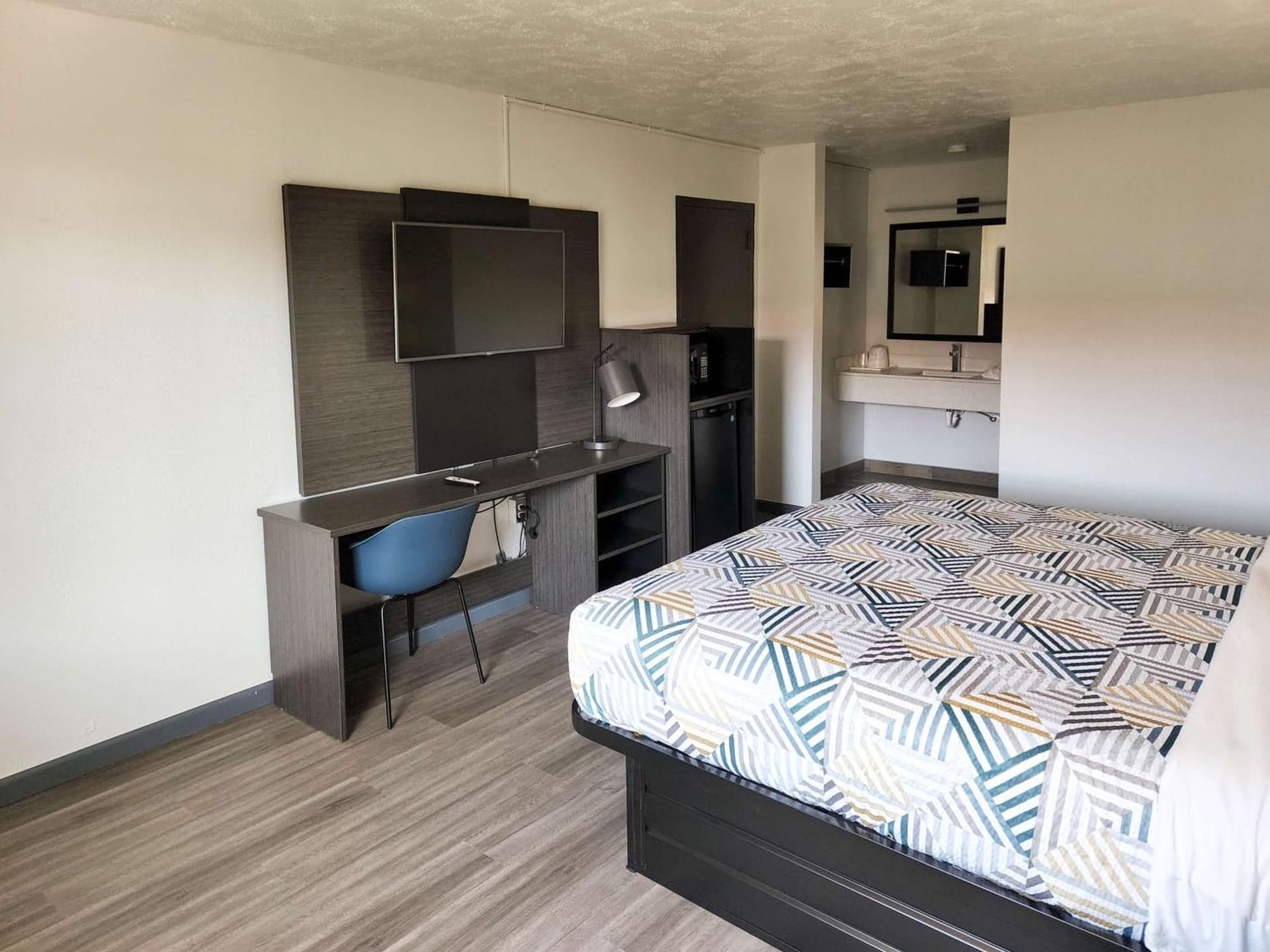 Motel 6 Oklahoma City OK Frontier City property views in Edmond, OK — gallery photo 3