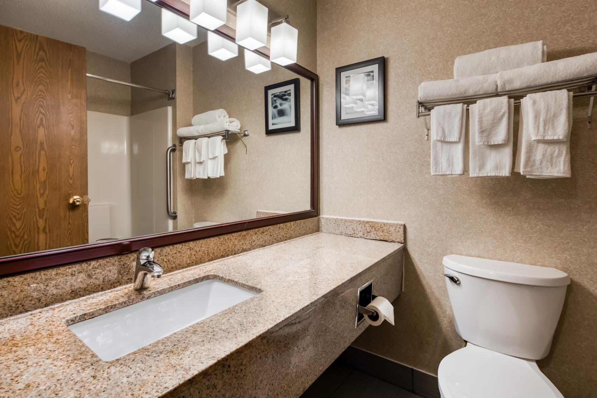 Quality Inn & Suites Springfield Southwest near I-72 gallery photo in Springfield, IL — image 34