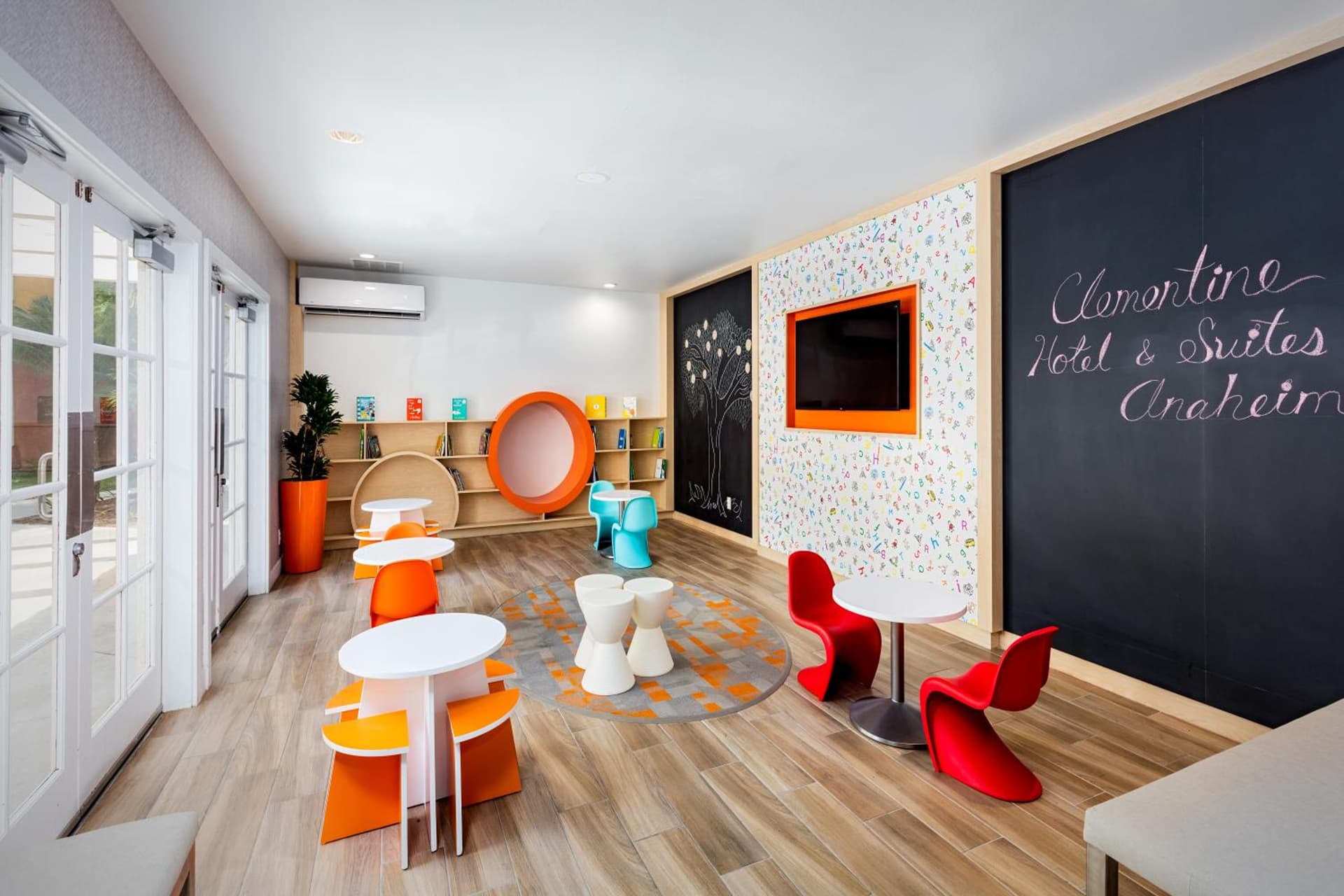 Clementine Hotel & Suites Anaheim gallery photo in Anaheim, CA — image 19
