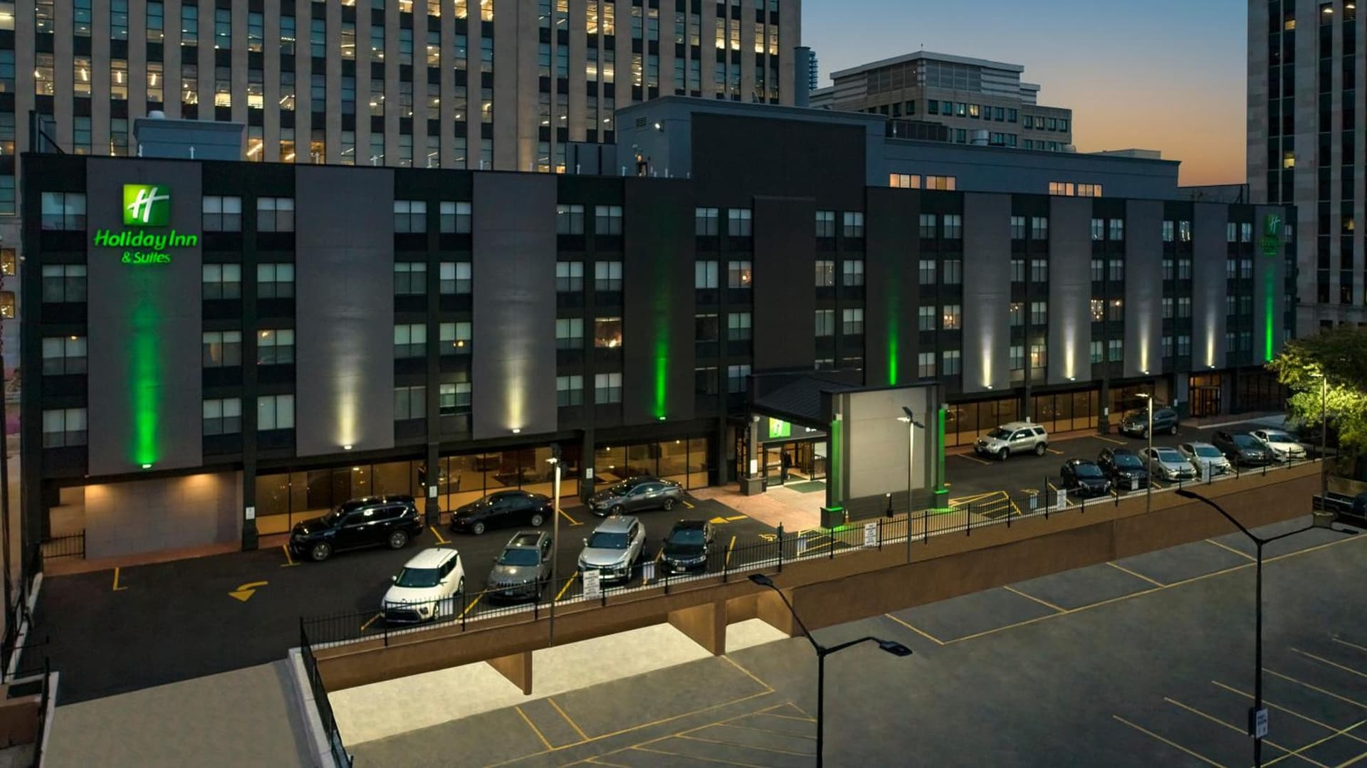 Holiday Inn & Suites Chicago-Downtown by IHG property views in Chicago, IL — gallery photo 3