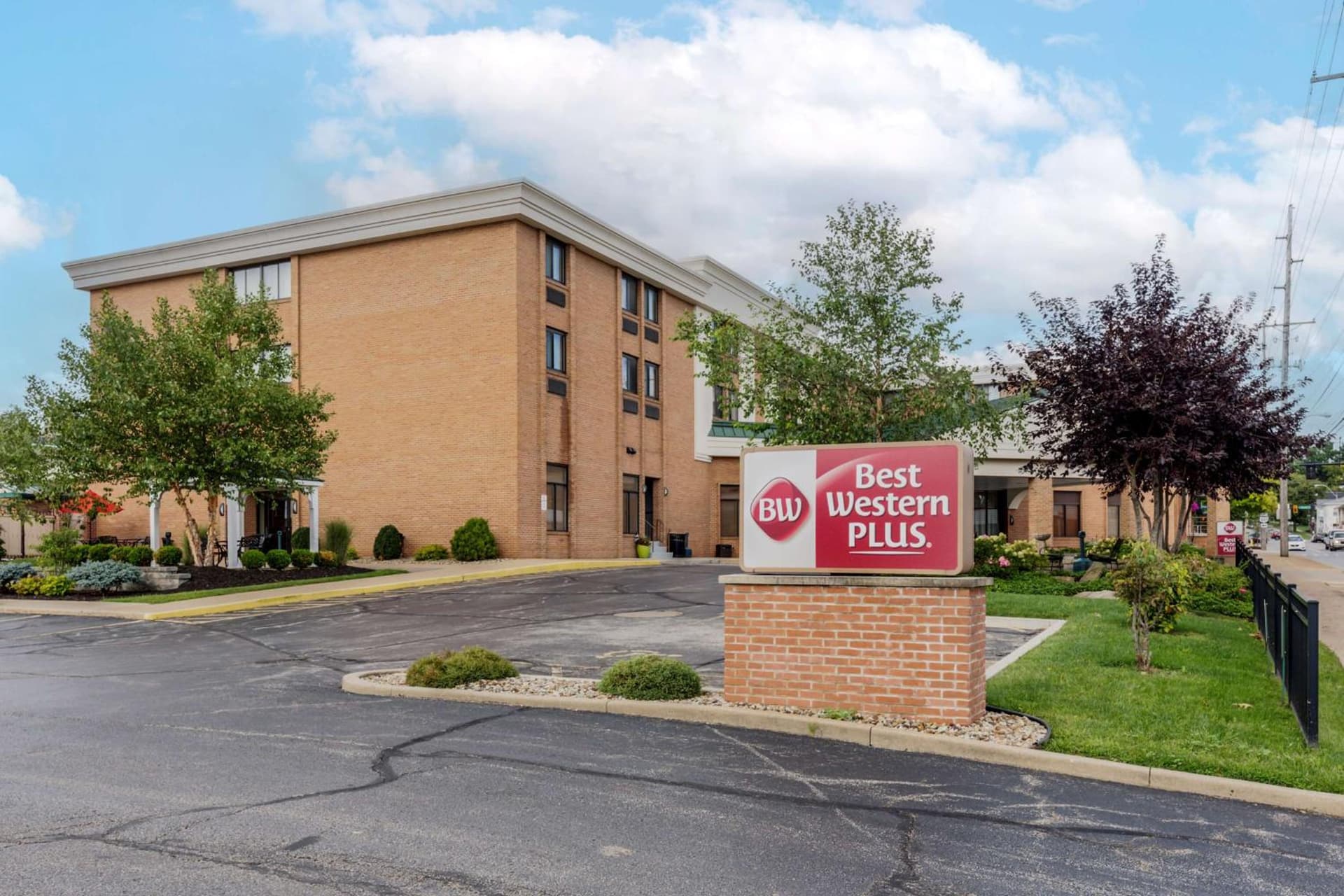 Best Western Plus Wooster Hotel & Conference Center interior in Wooster, OH — gallery photo 2