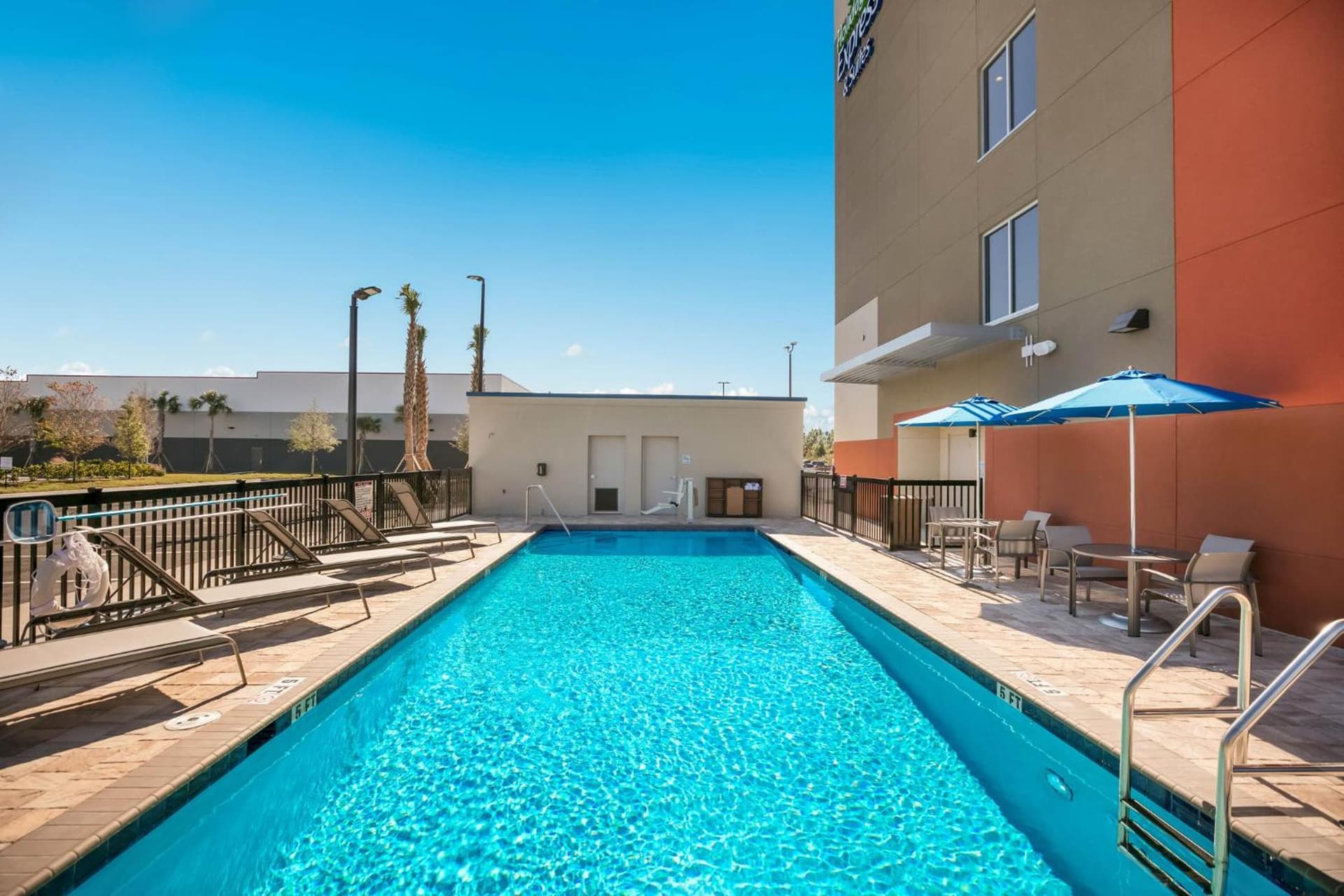 Holiday Inn Express & Suites Jacksonville - Town Center by IHG gallery photo in Jacksonville, FL — image 27