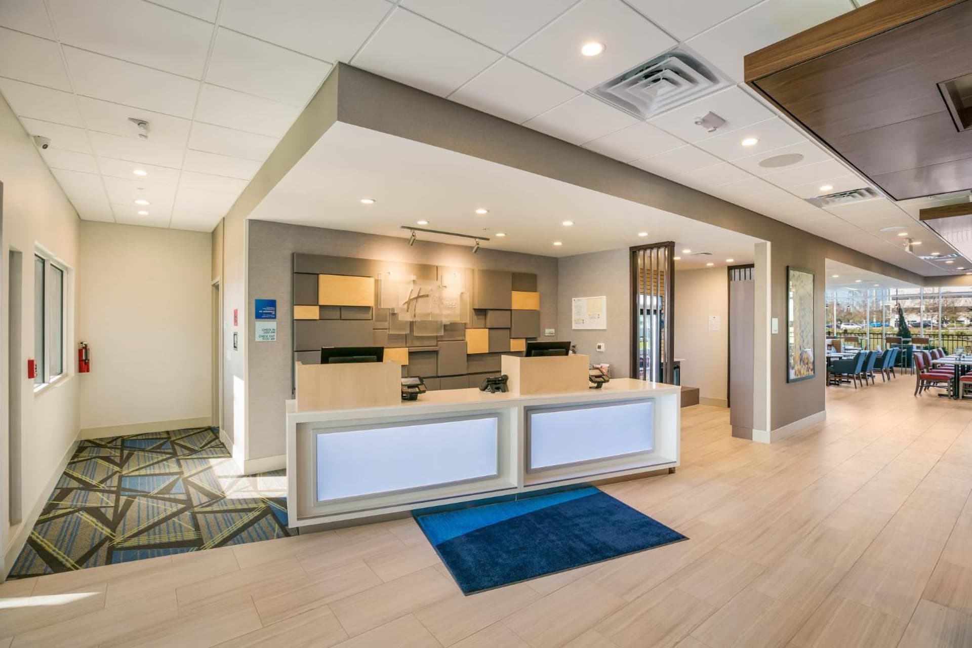 Holiday Inn Express & Suites Jacksonville - Town Center by IHG gallery photo in Jacksonville, FL — image 23