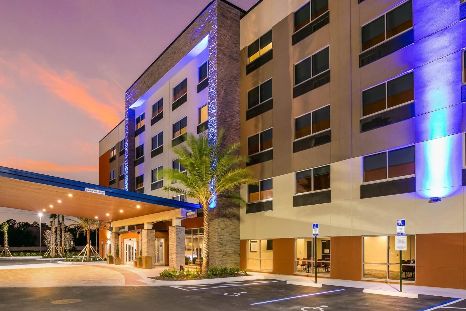 Holiday Inn Express & Suites Jacksonville - Town Center by IHG gallery photo in Jacksonville, FL — image 5